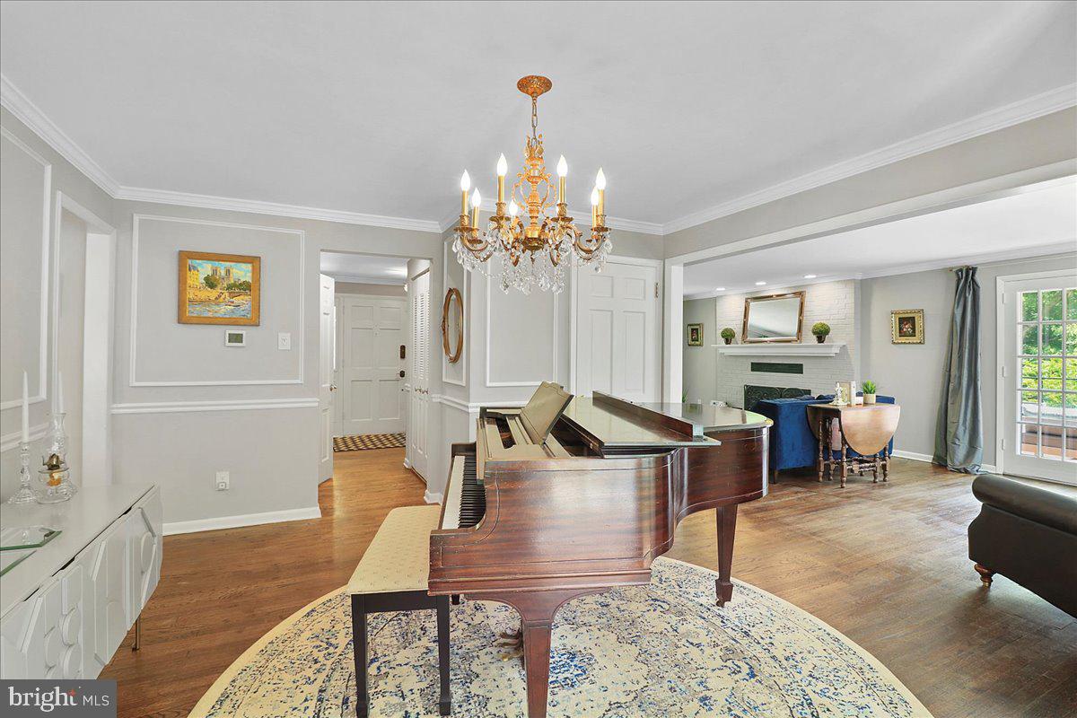 CHESTNUT HILL - Residential