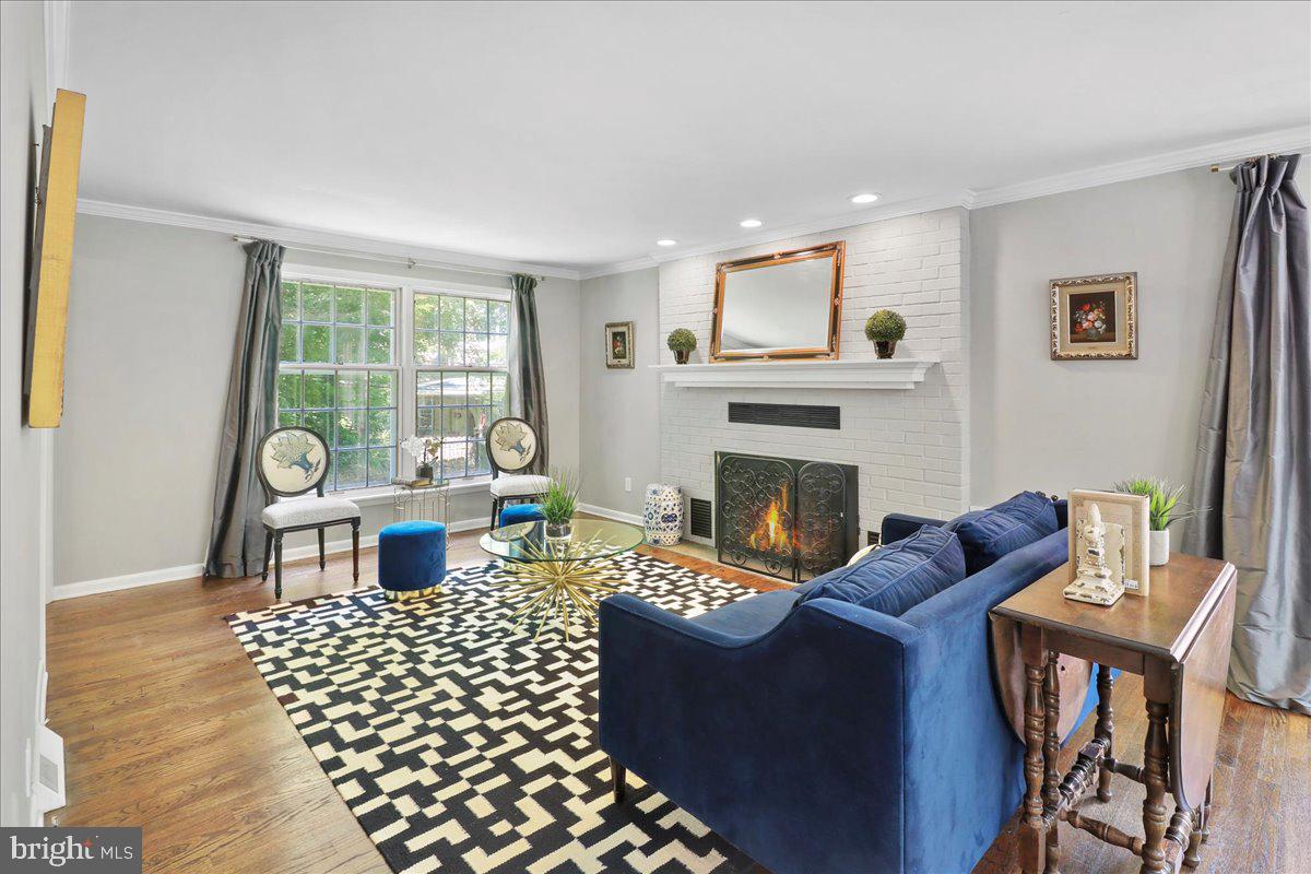 CHESTNUT HILL - Residential