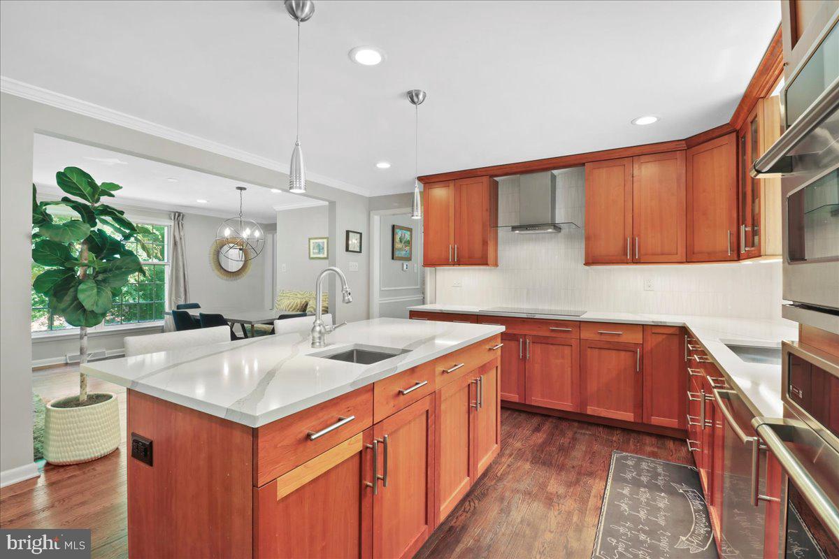 CHESTNUT HILL - Residential