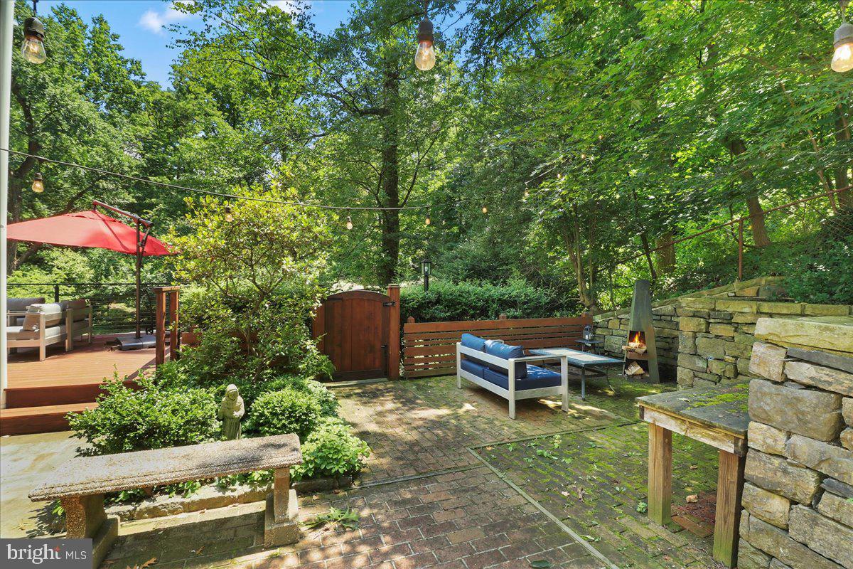 CHESTNUT HILL - Residential