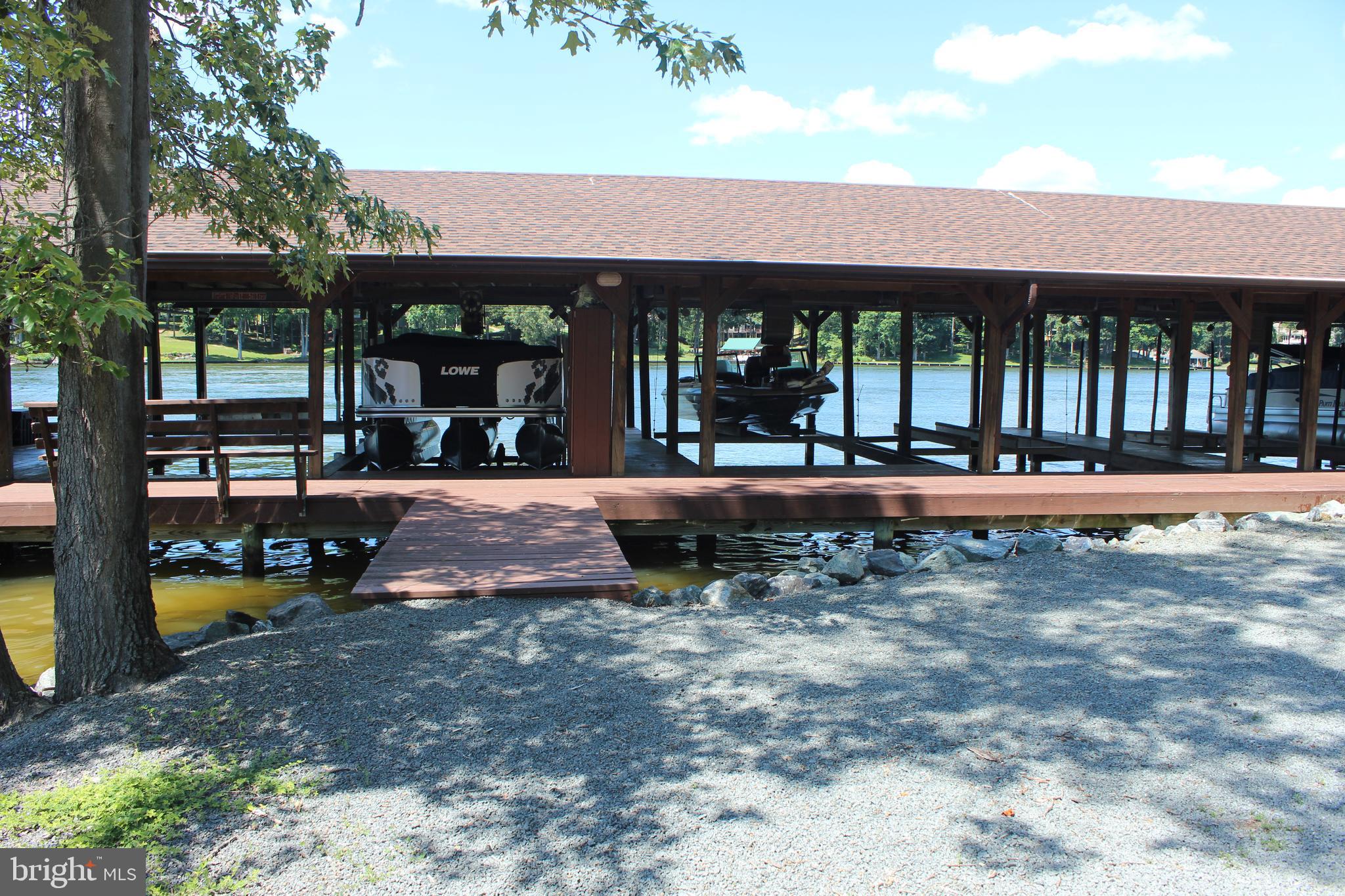 MAPLE SPRINGS - Land