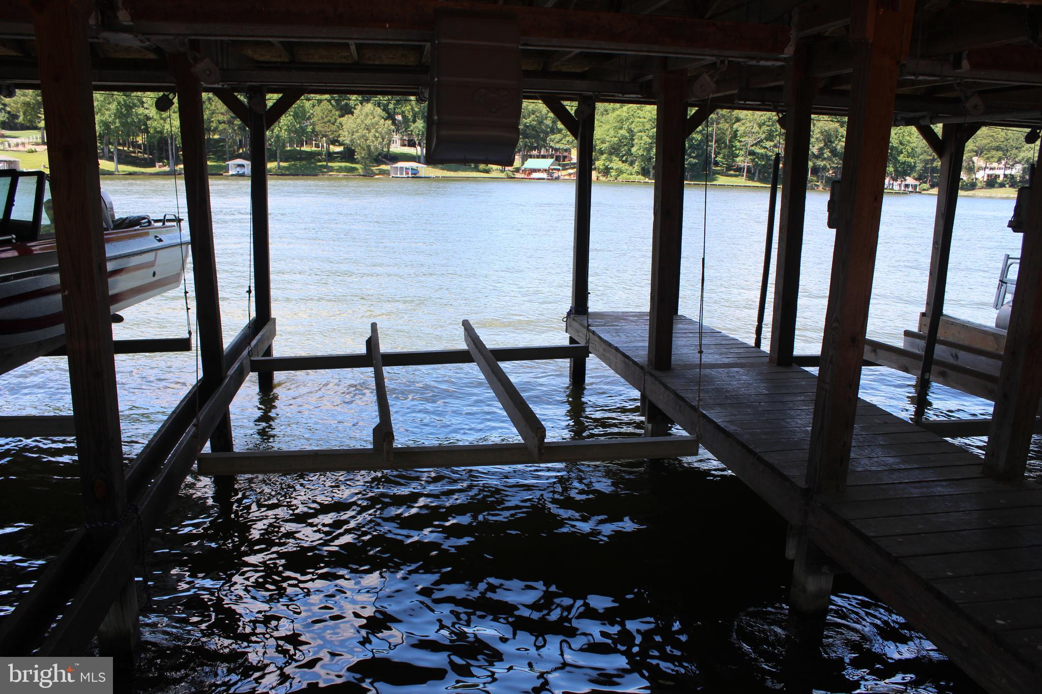 MAPLE SPRINGS - Land