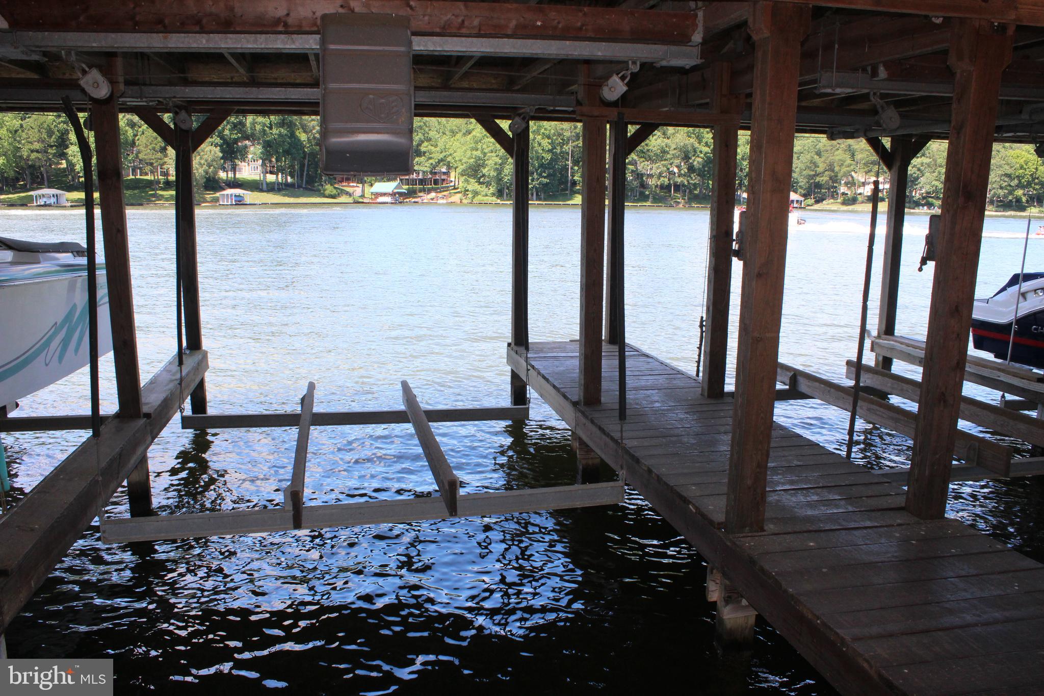 MAPLE SPRINGS - Land