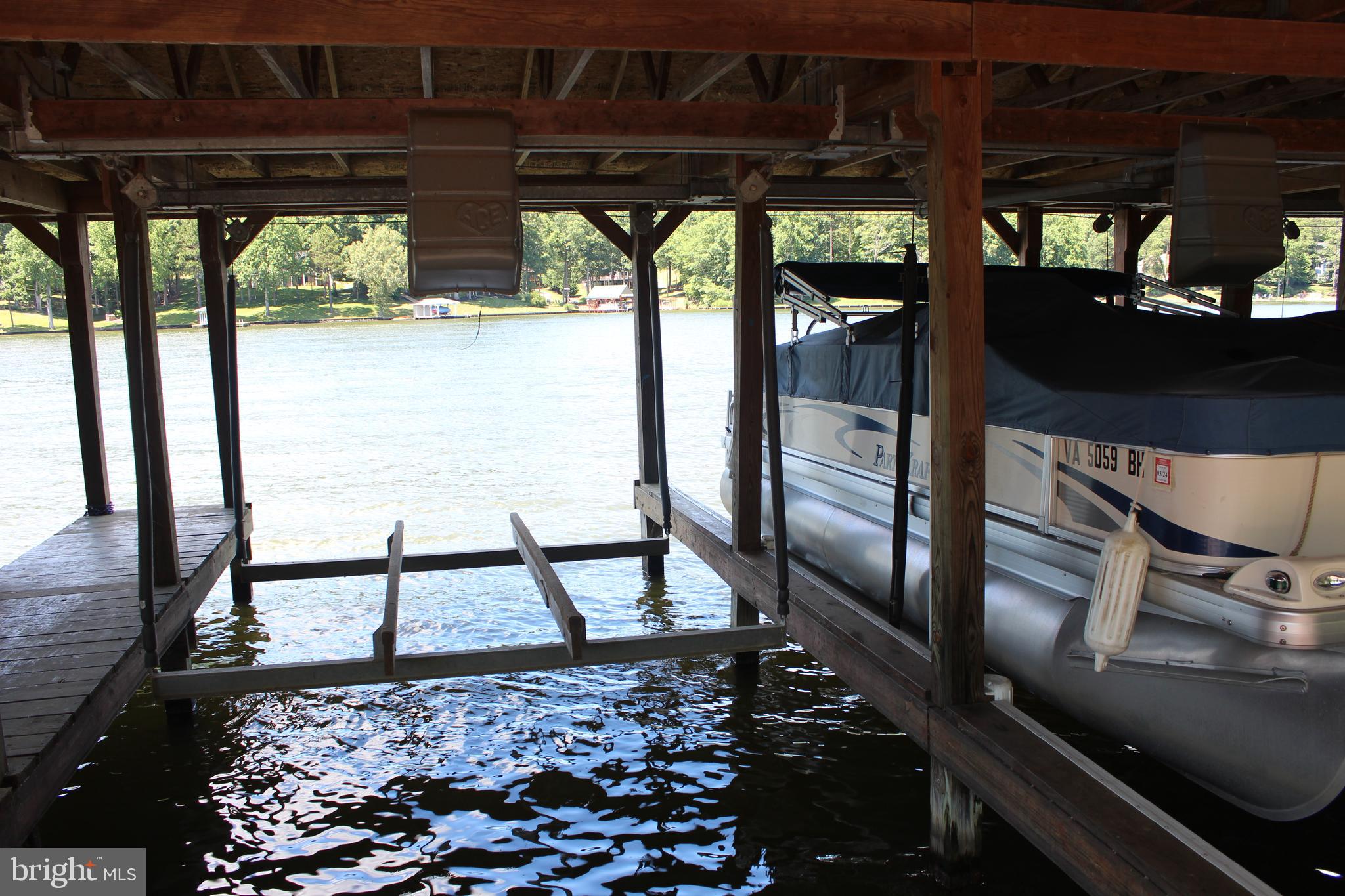 MAPLE SPRINGS - Land