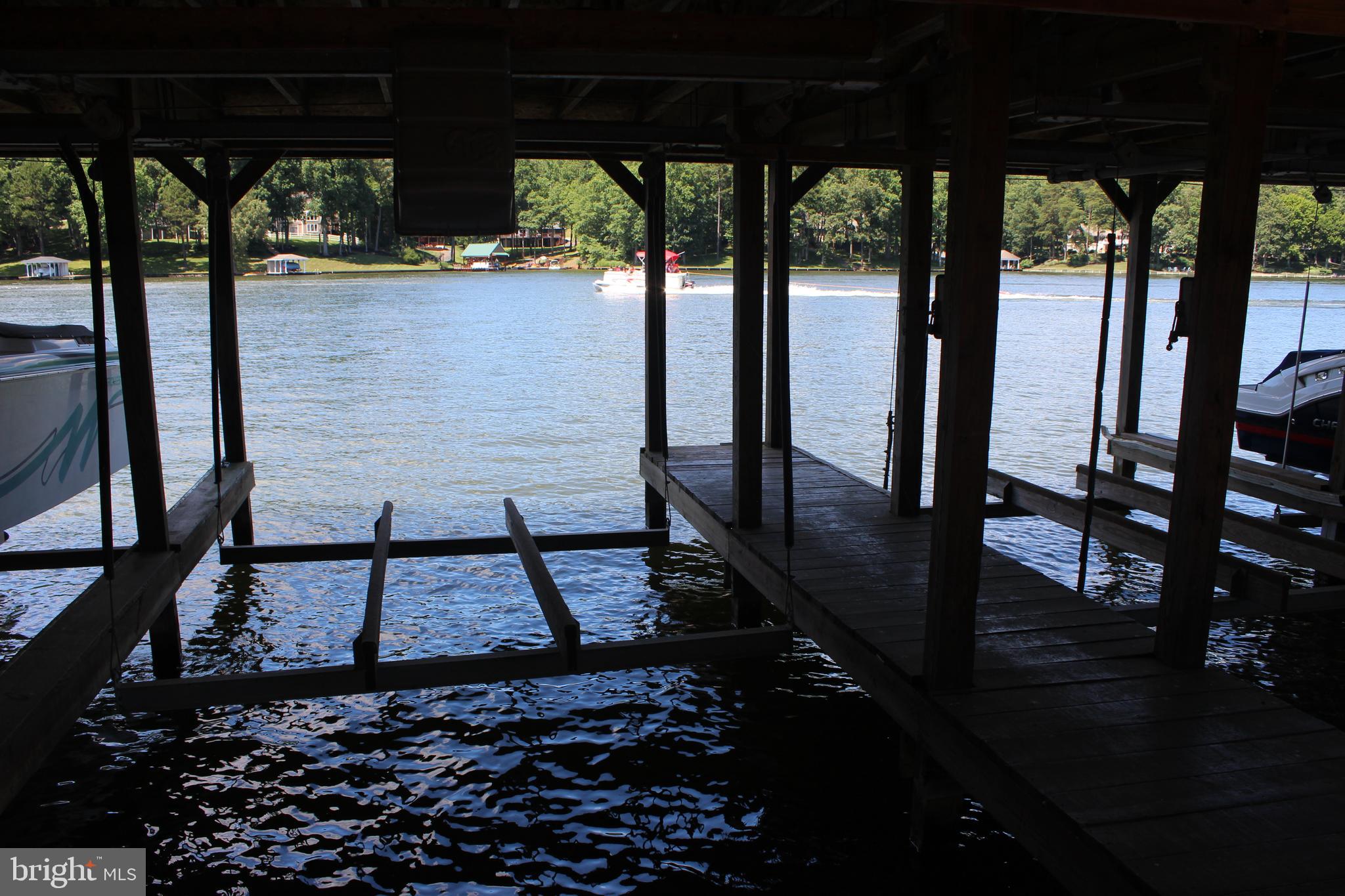 MAPLE SPRINGS - Land