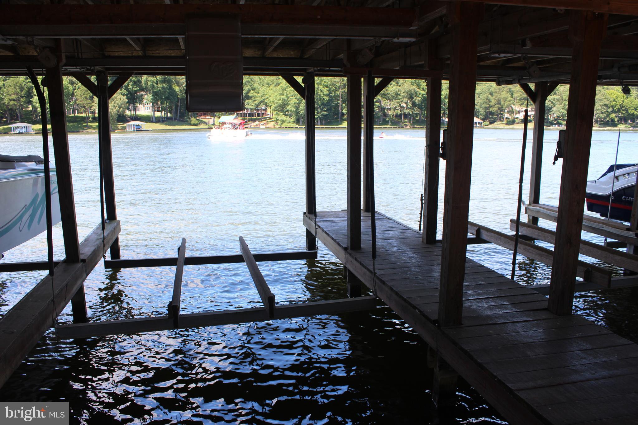 MAPLE SPRINGS - Land