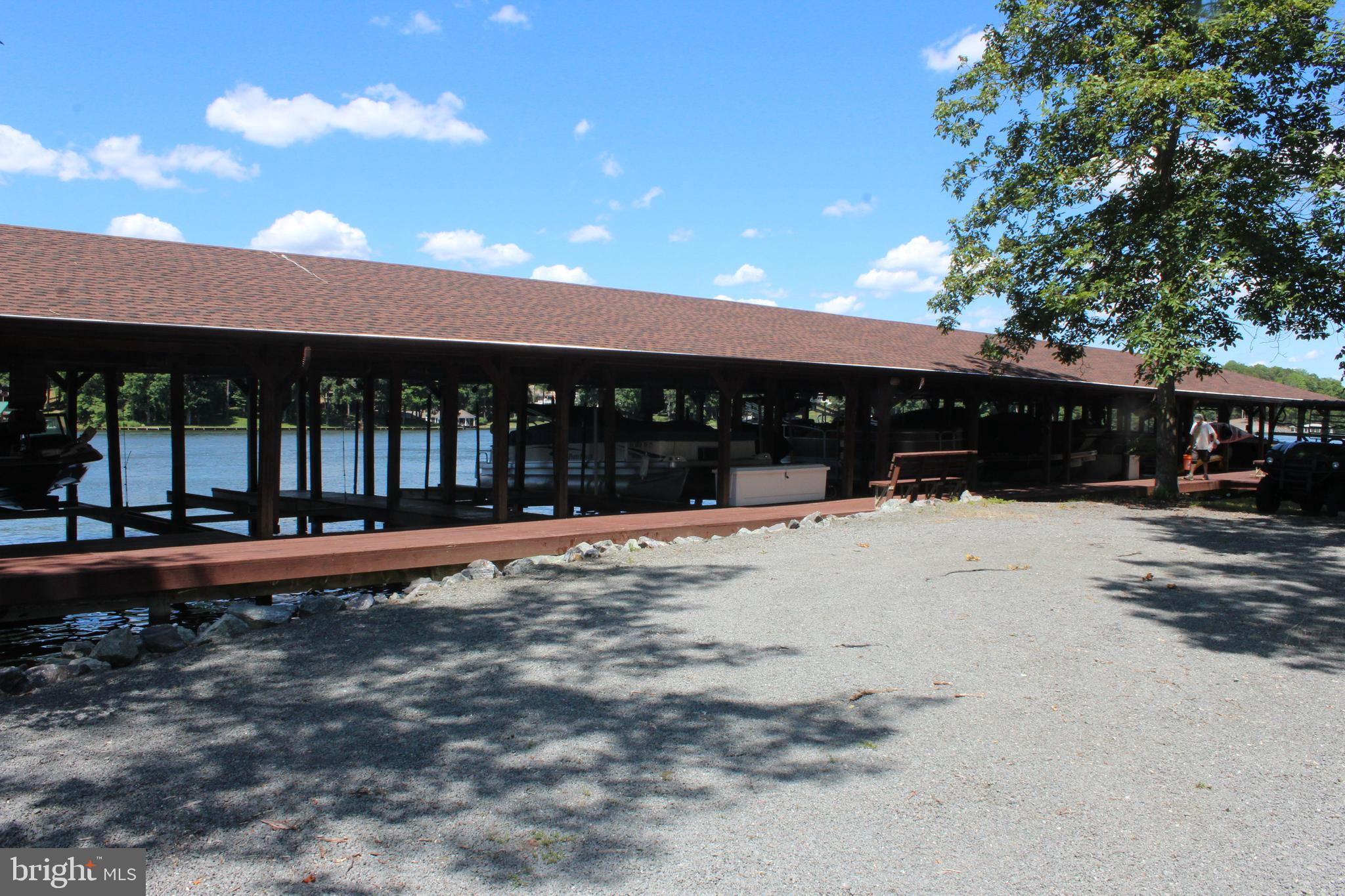 MAPLE SPRINGS - Land