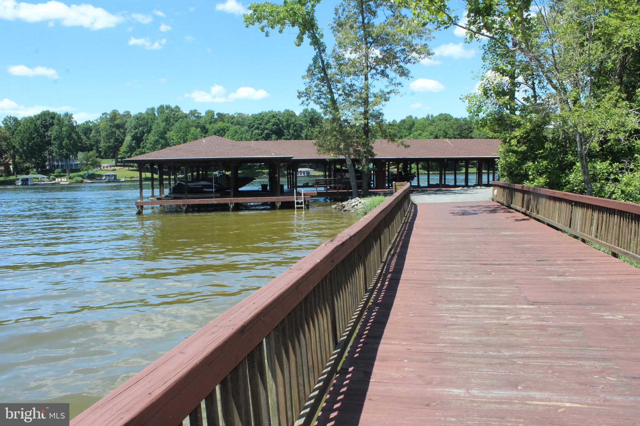 MAPLE SPRINGS - Land