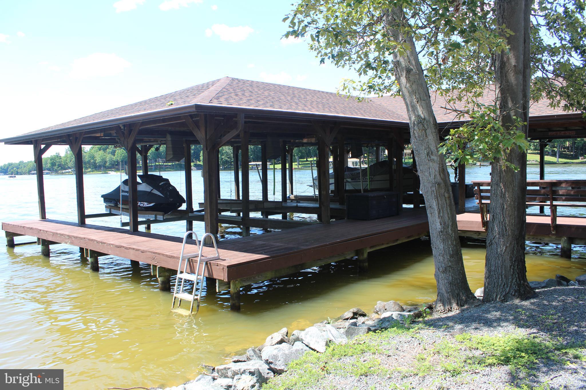 MAPLE SPRINGS - Land