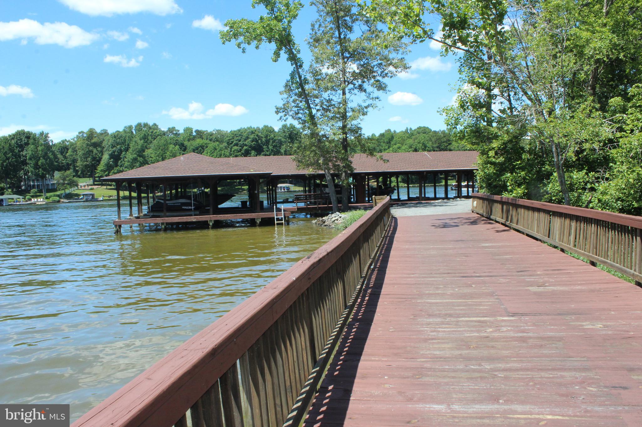 MAPLE SPRINGS - Land