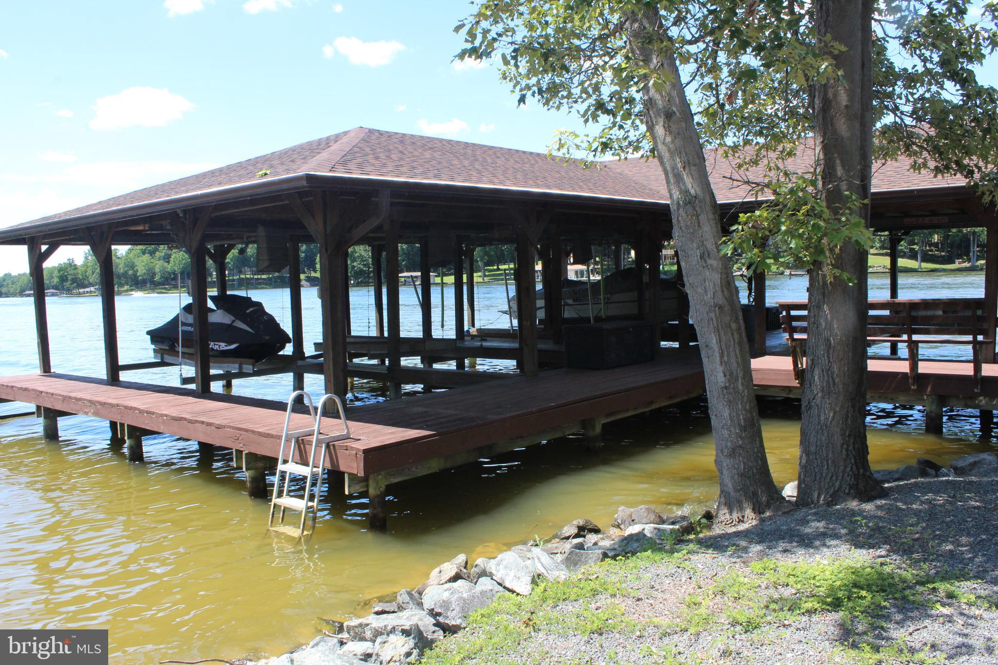 MAPLE SPRINGS - Land