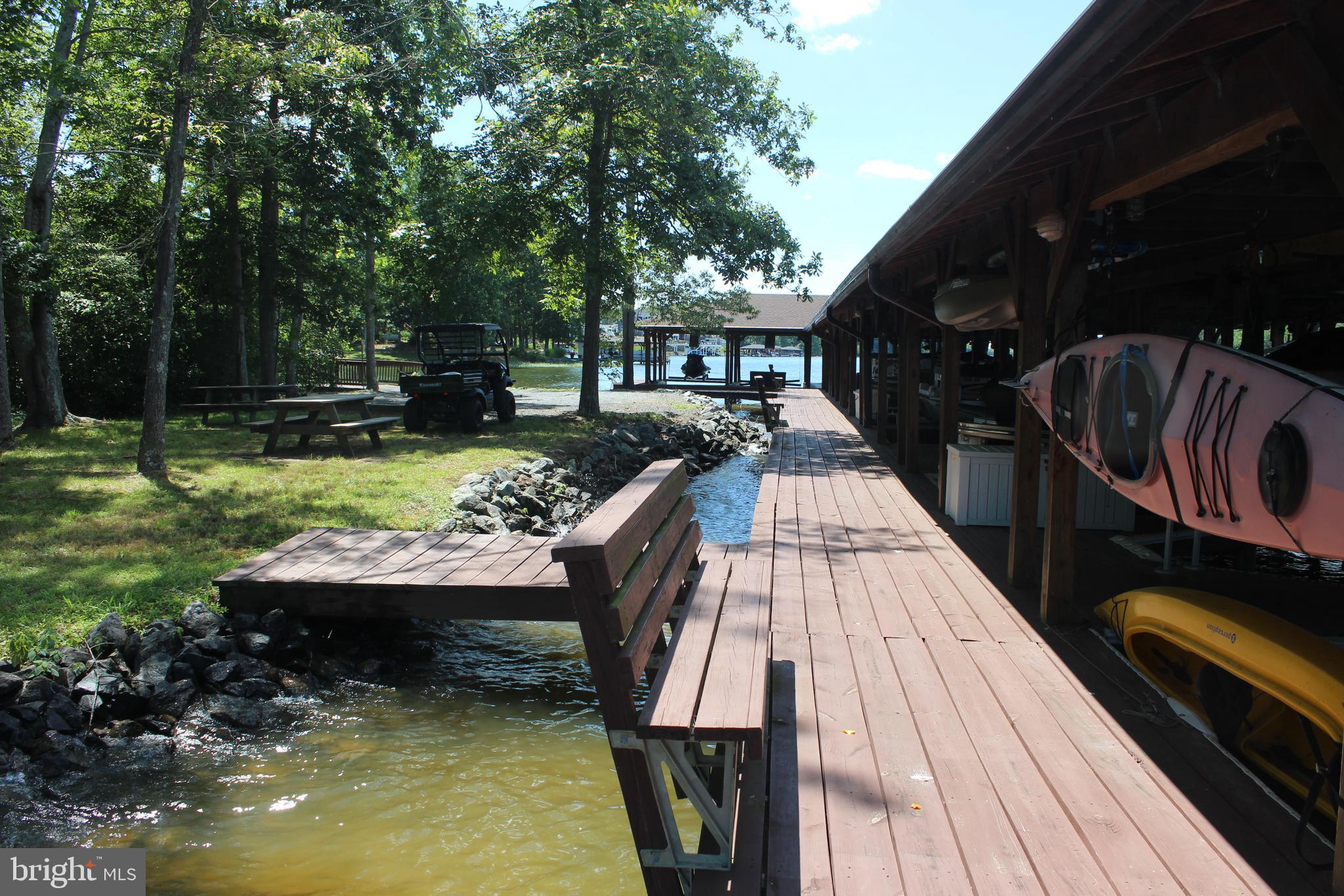 MAPLE SPRINGS - Land