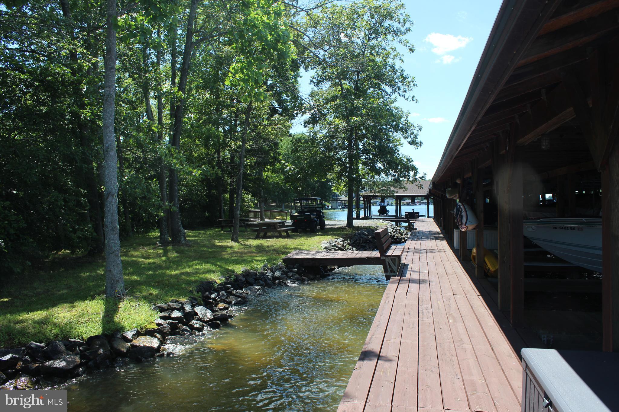 MAPLE SPRINGS - Land