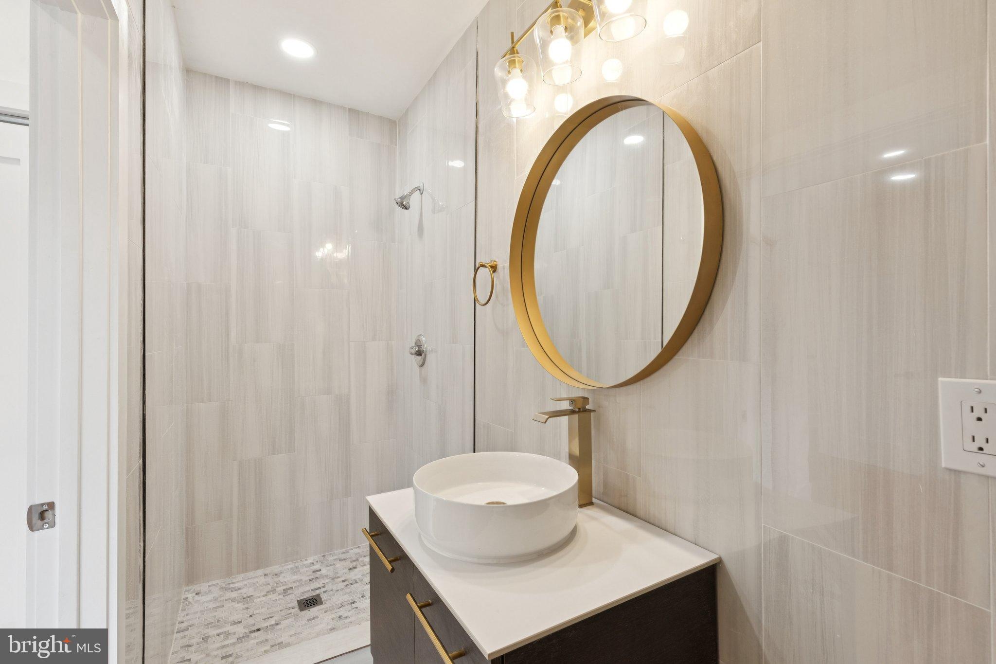 GLENSIDE - Residential Lease