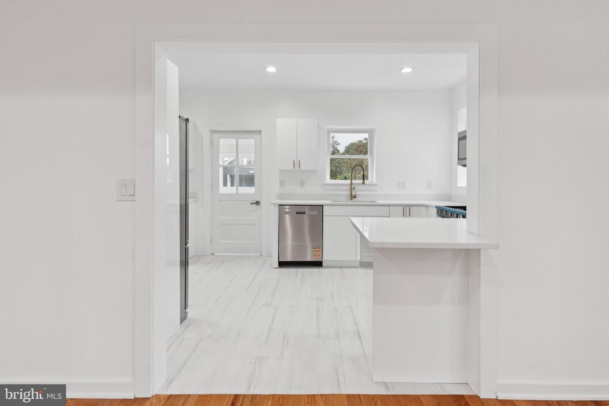 GLENSIDE - Residential Lease