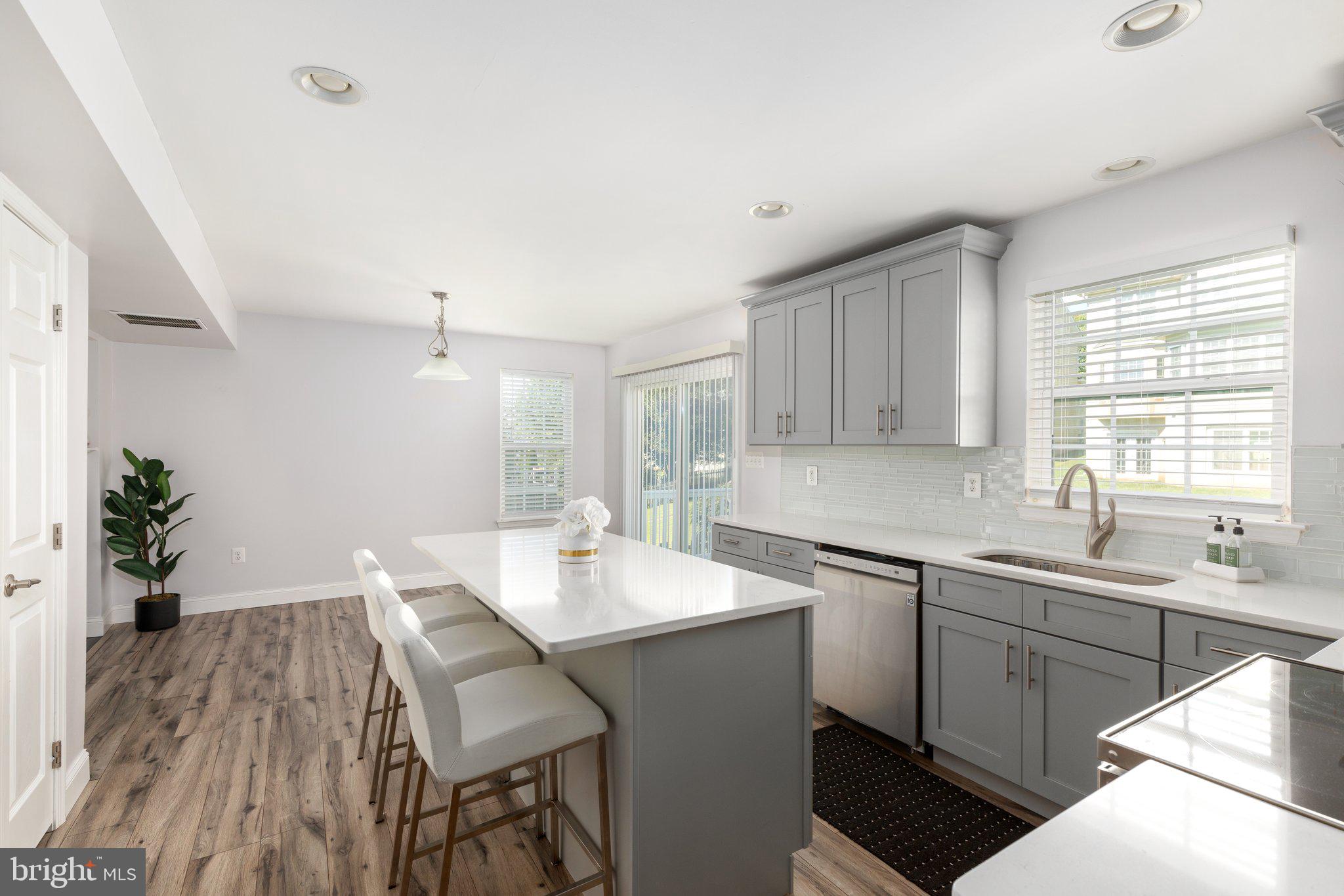 ELIZABETH'S CROSSING - Residential