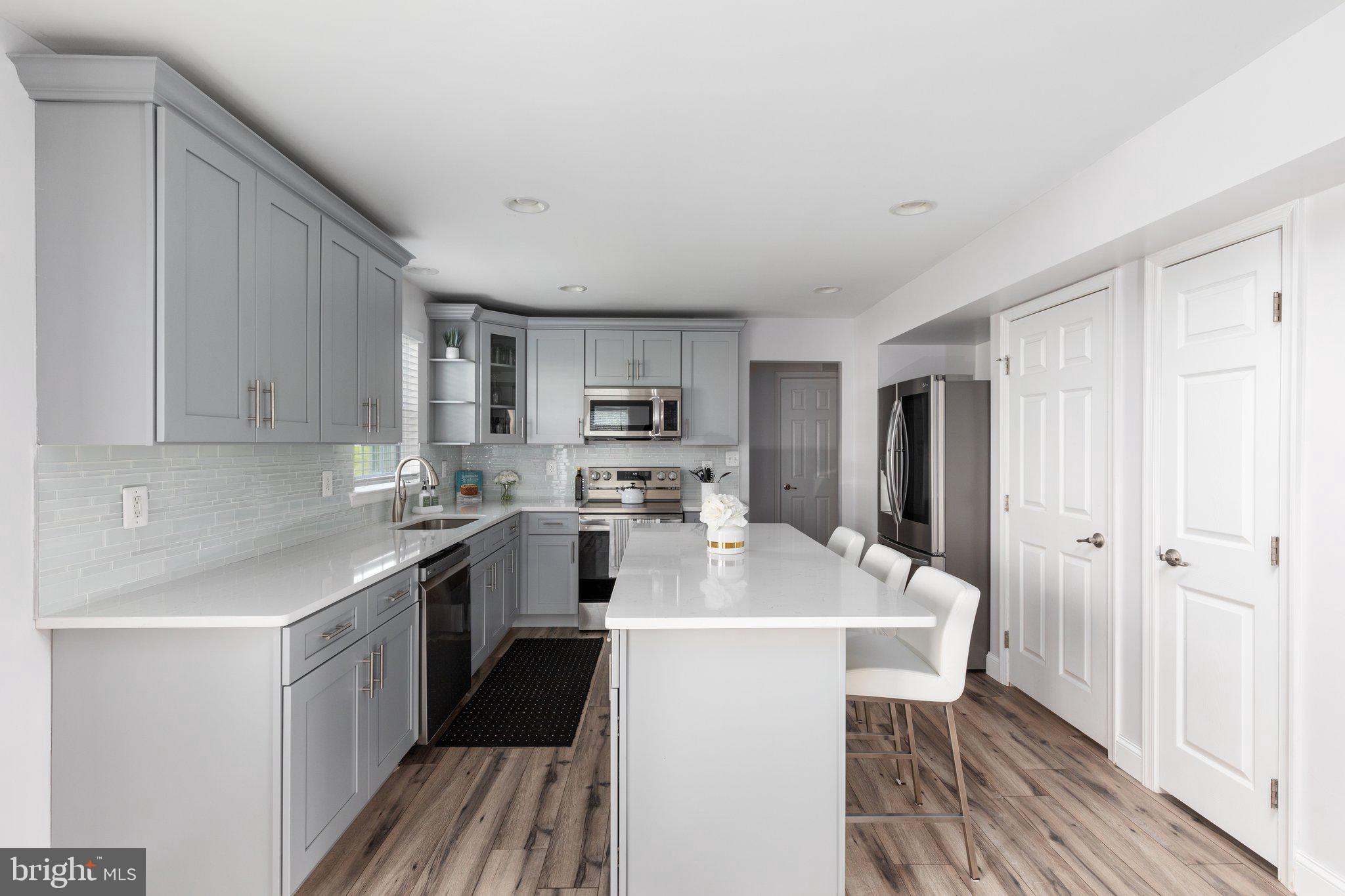 ELIZABETH'S CROSSING - Residential