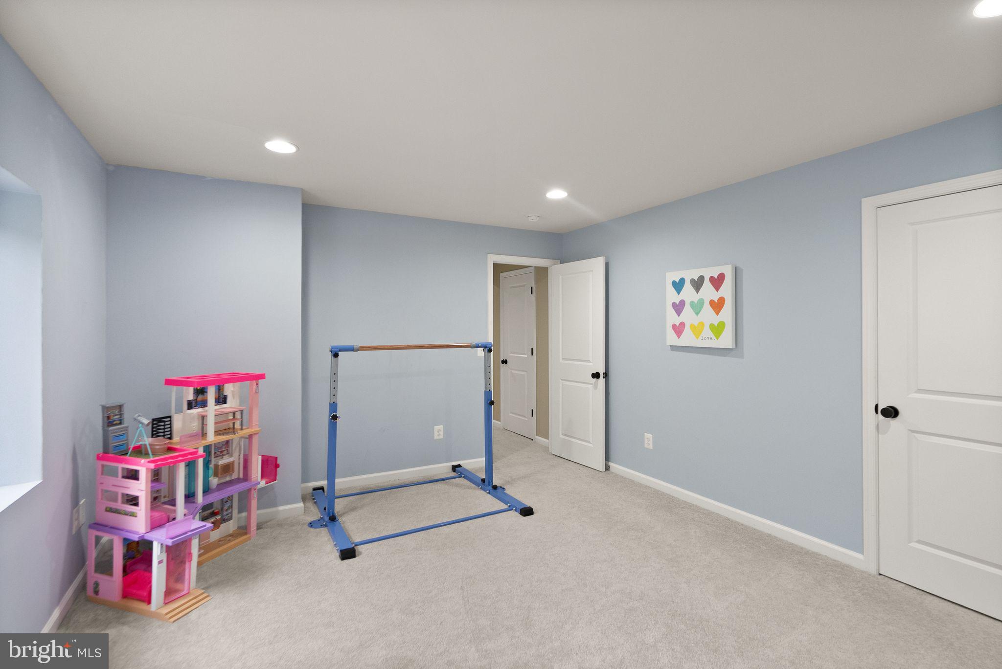 MEADOWBROOK - Residential