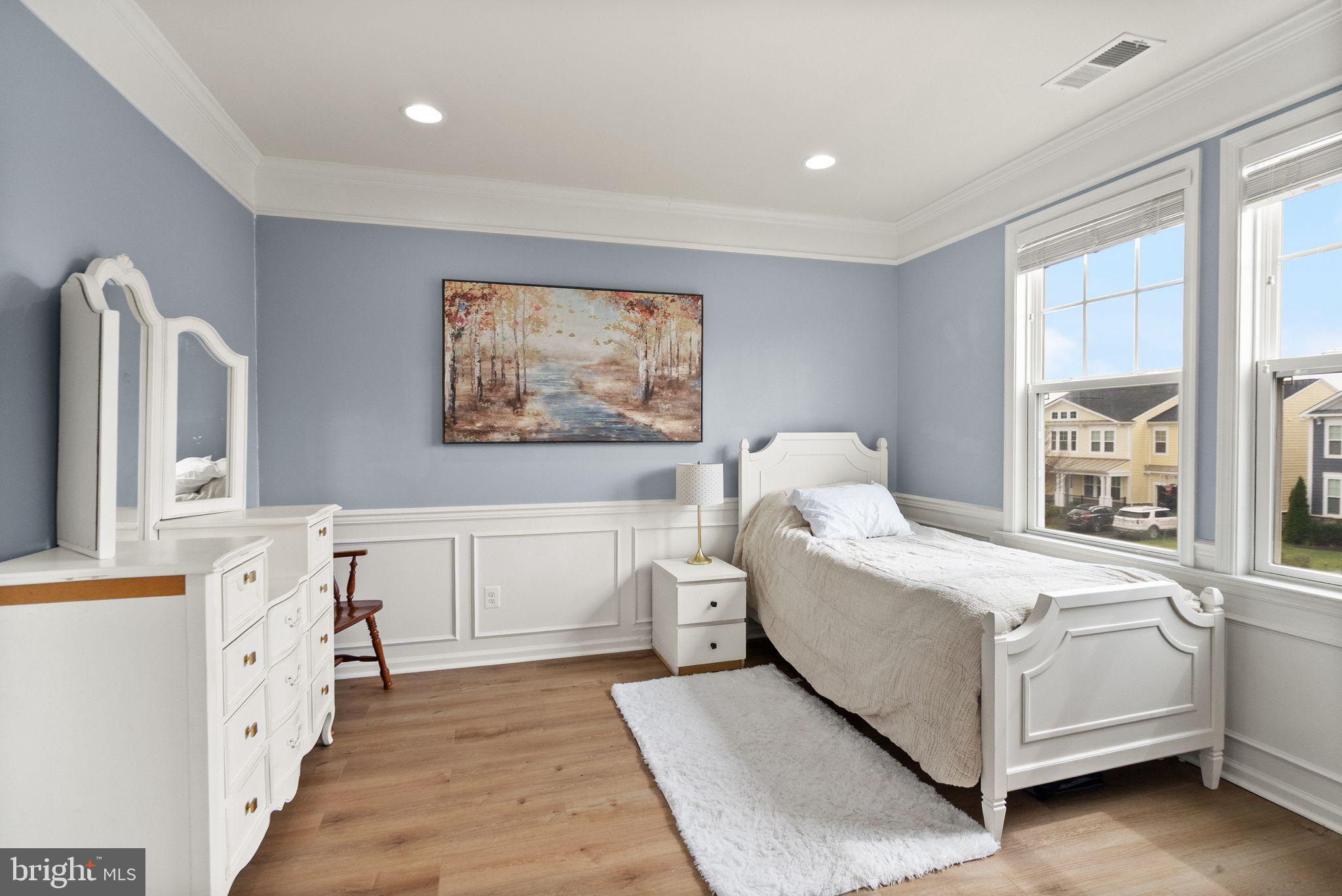 MEADOWBROOK - Residential