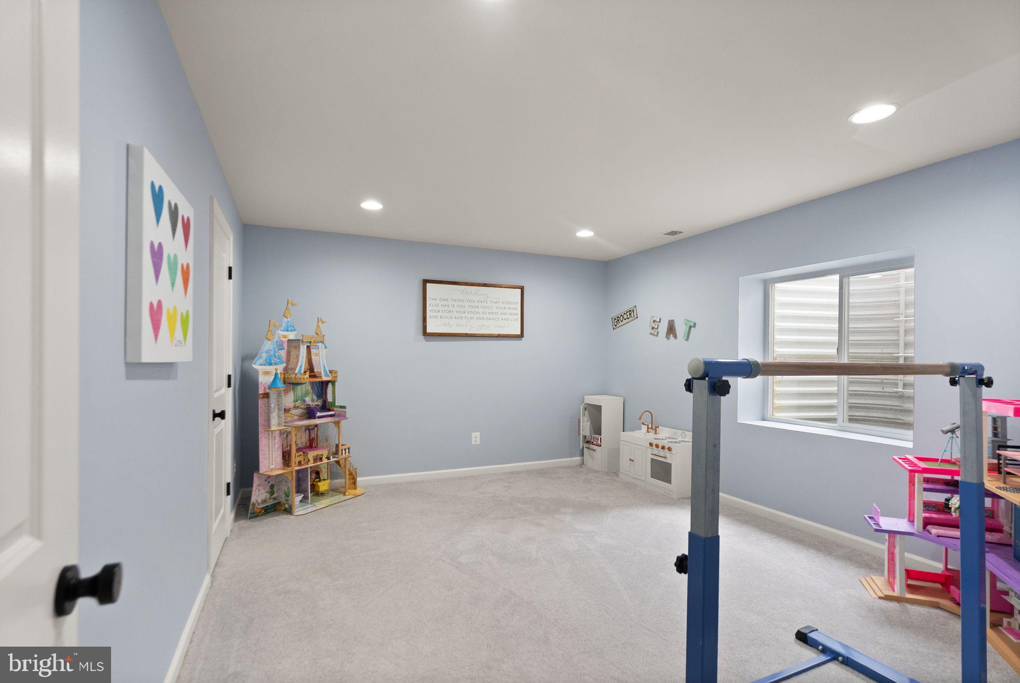 MEADOWBROOK - Residential