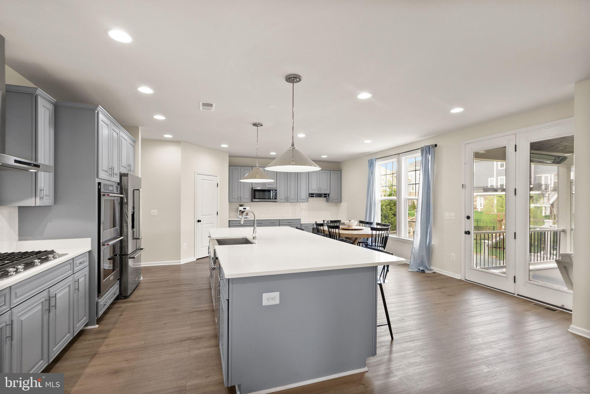 MEADOWBROOK - Residential