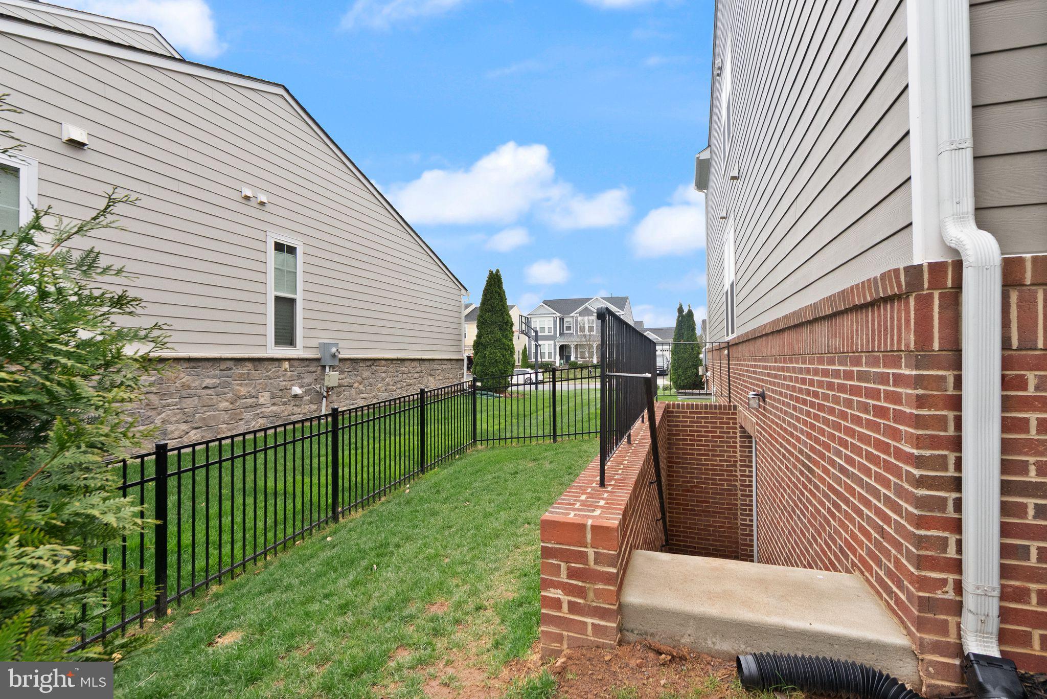 MEADOWBROOK - Residential