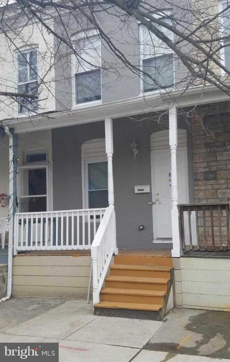 Cozy 2 bedroom, 1.5 bath 3 level home in the heart of charles village. Washer and sryer in unit, enclosed backyard perfecr for grilling and planting. Location close to John Hopkins, MICA etc. Near several stores and shops and publoc transportation. Pets are welcome!