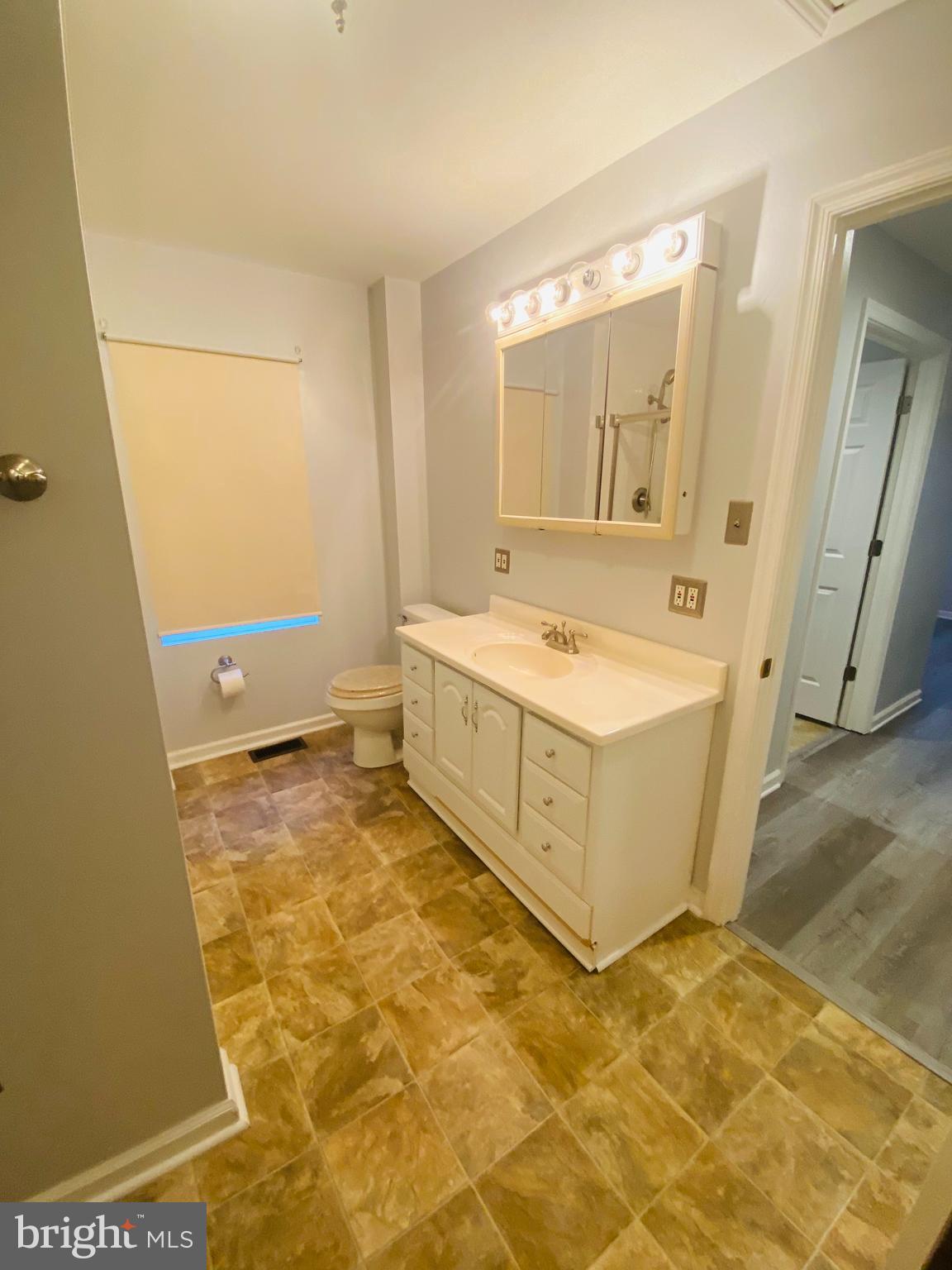 ESSEX - Residential Lease