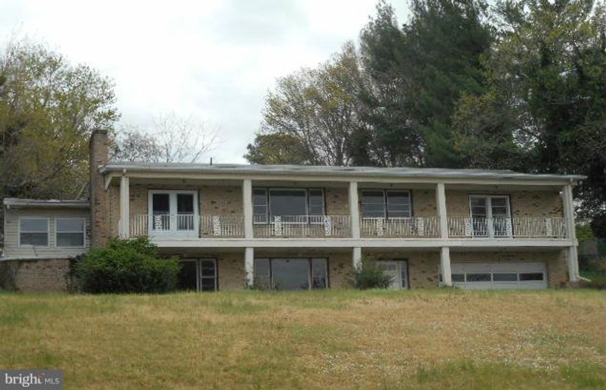 Bring your imagination and create your dream home directly across the street from the Potomac River.  "Pertaining to Cash offers, the Grantee(s), or purchaser(s), of the Property cannot re-sell, record an additional conveyance document, or otherwise transfer title to the Property within 60 days following the Grantor's execution of this deed."