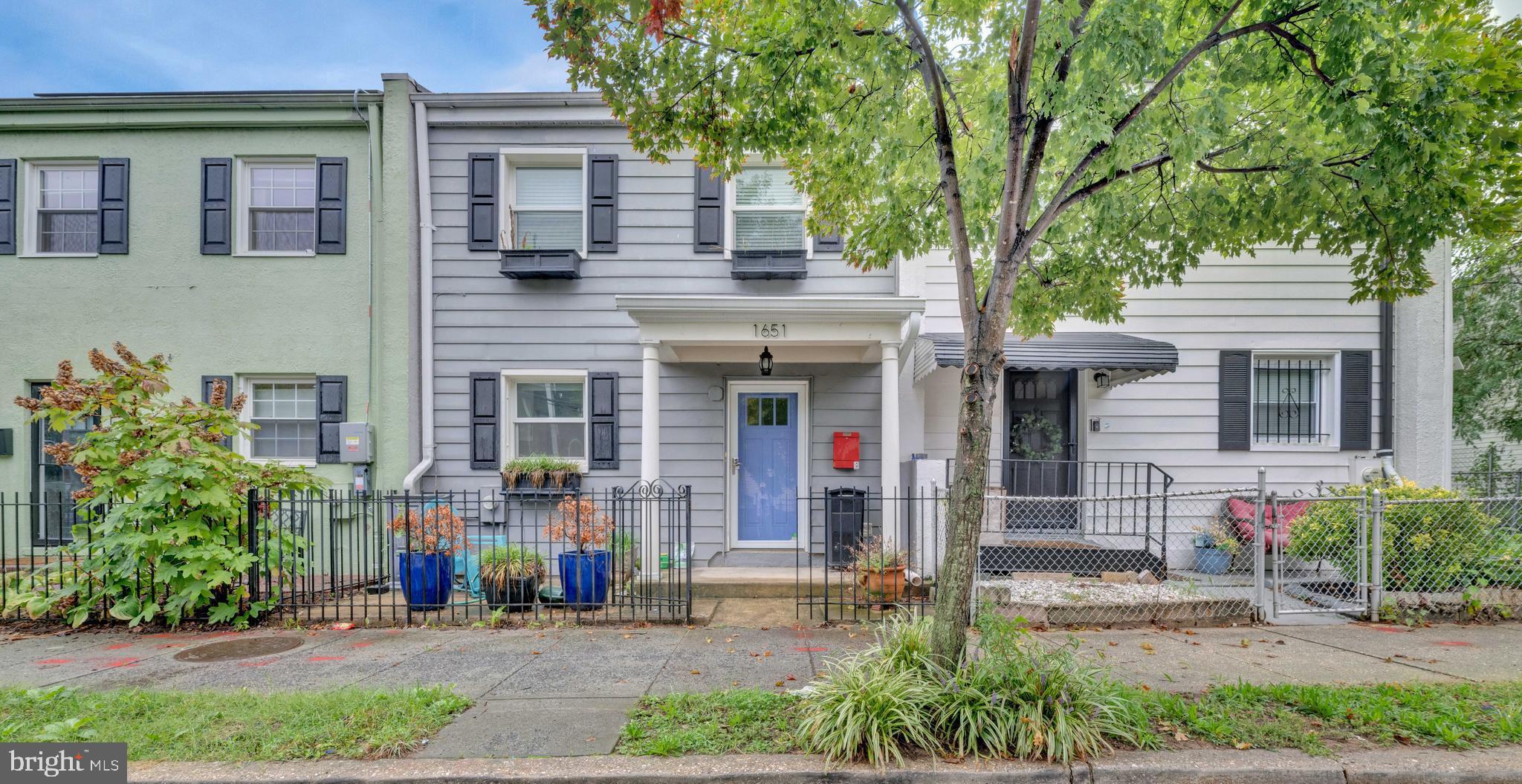 1651 11TH PLACE NE