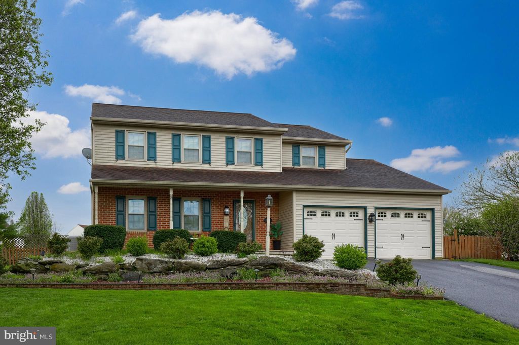 Photo of 114 Pebble Run, Lancaster, PA 17602 (MLS # PALA2049804)