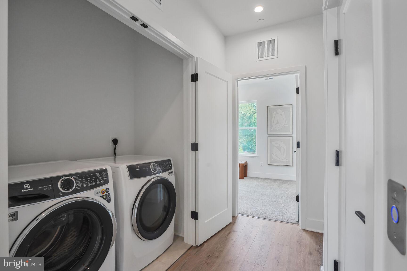 TYSONS RIDGE - Residential