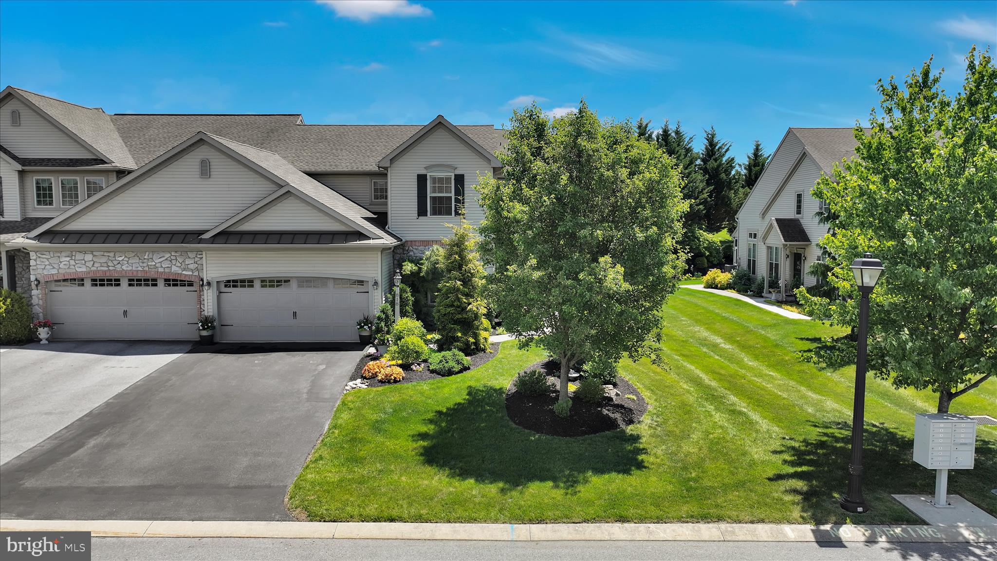 818 BRIAR EDGE COURT