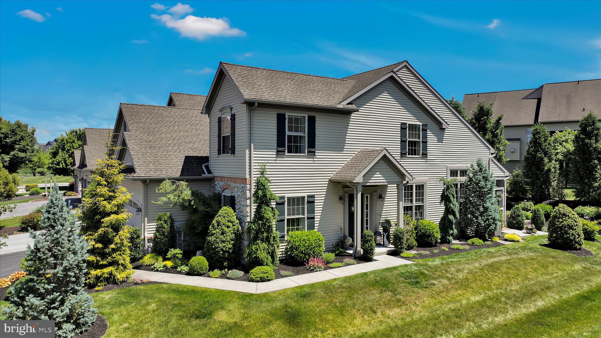 818 BRIAR EDGE COURT