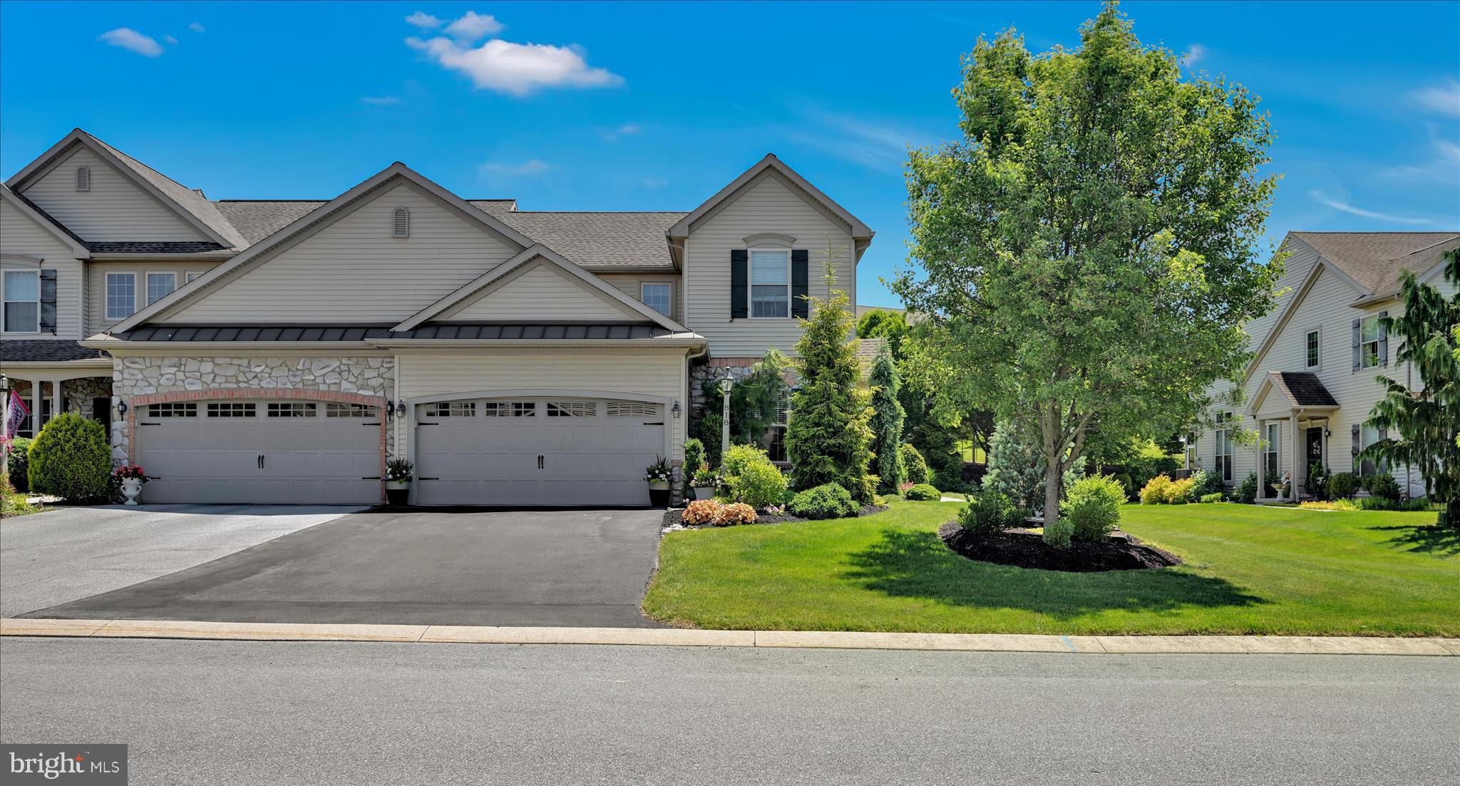 818 BRIAR EDGE COURT