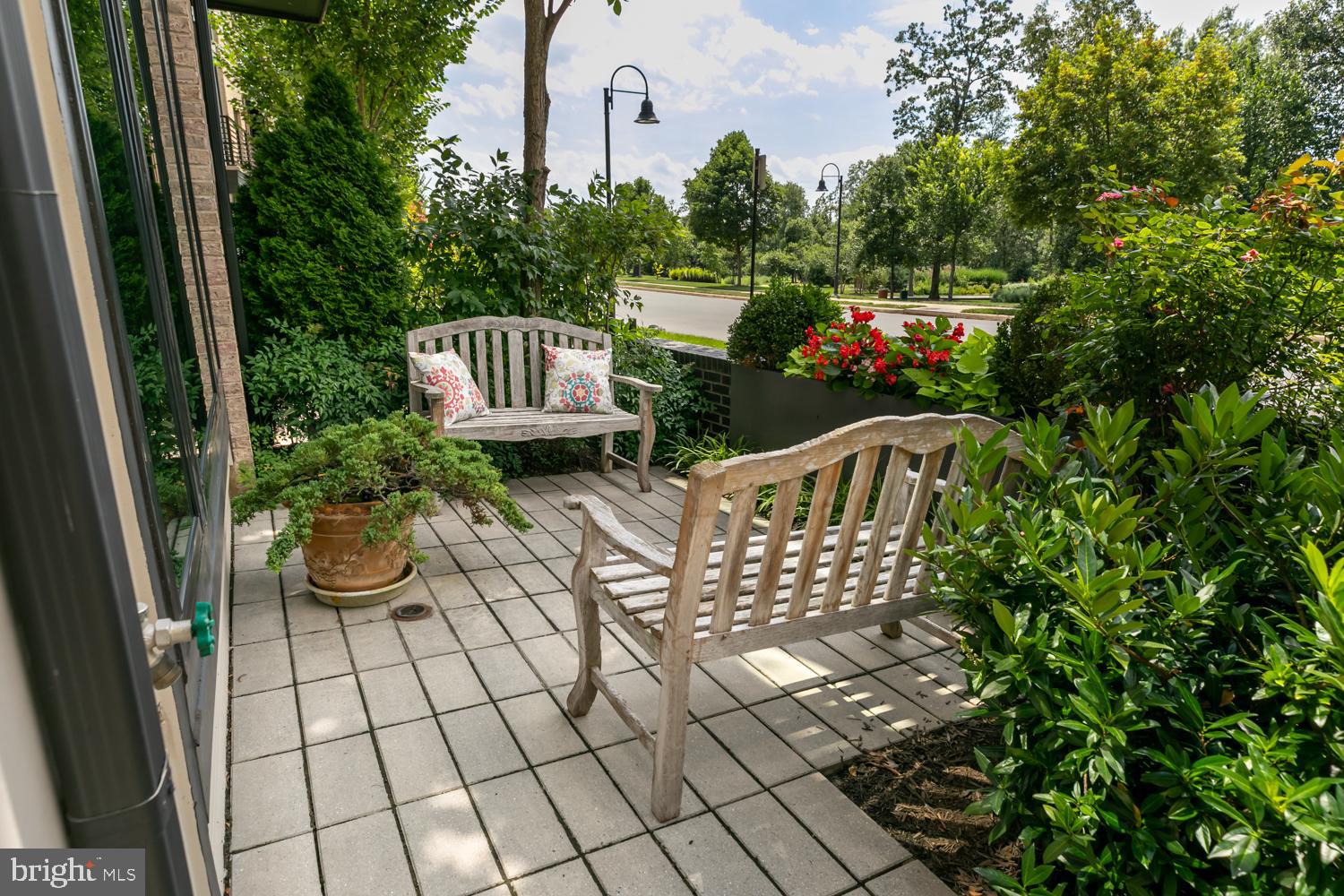 ONE LOUDOUN - Residential