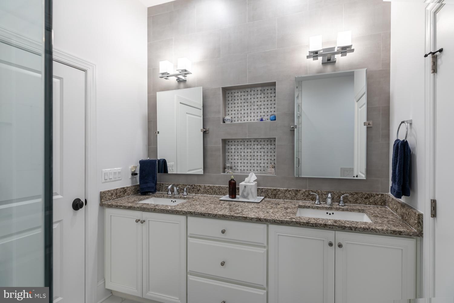 ONE LOUDOUN - Residential