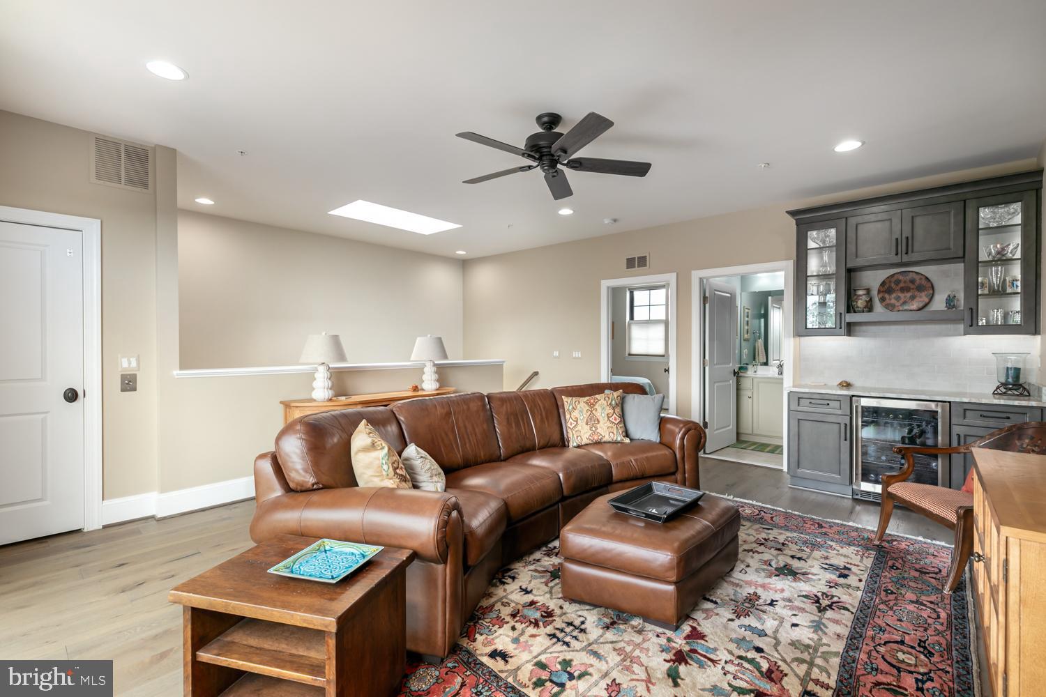 ONE LOUDOUN - Residential