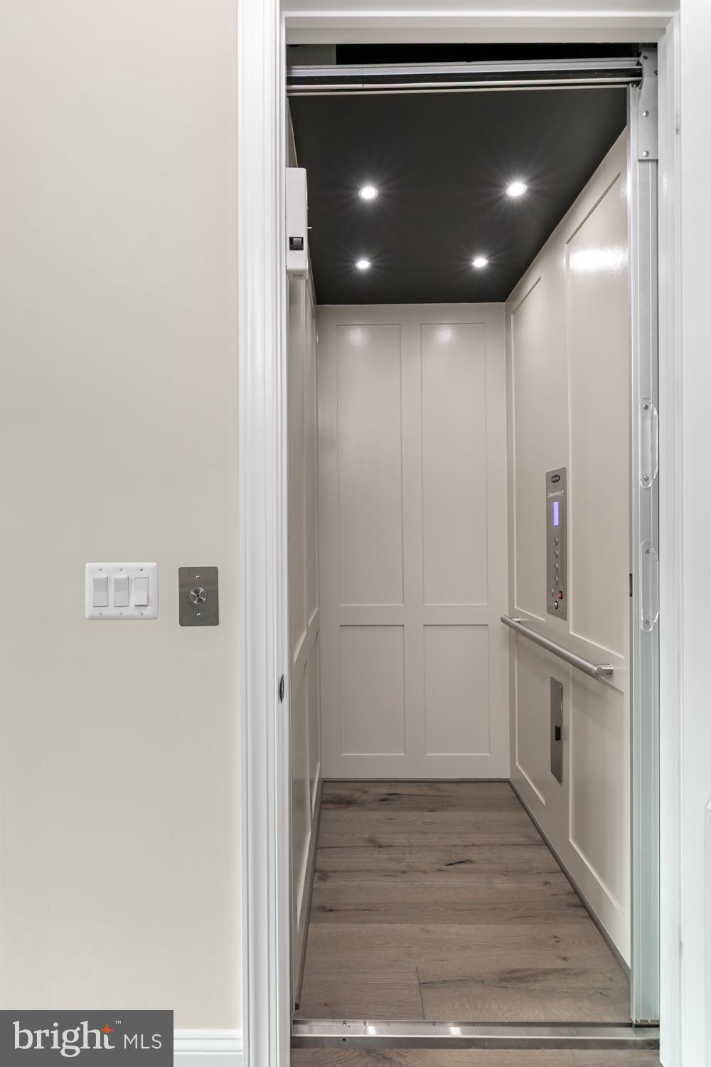 ONE LOUDOUN - Residential