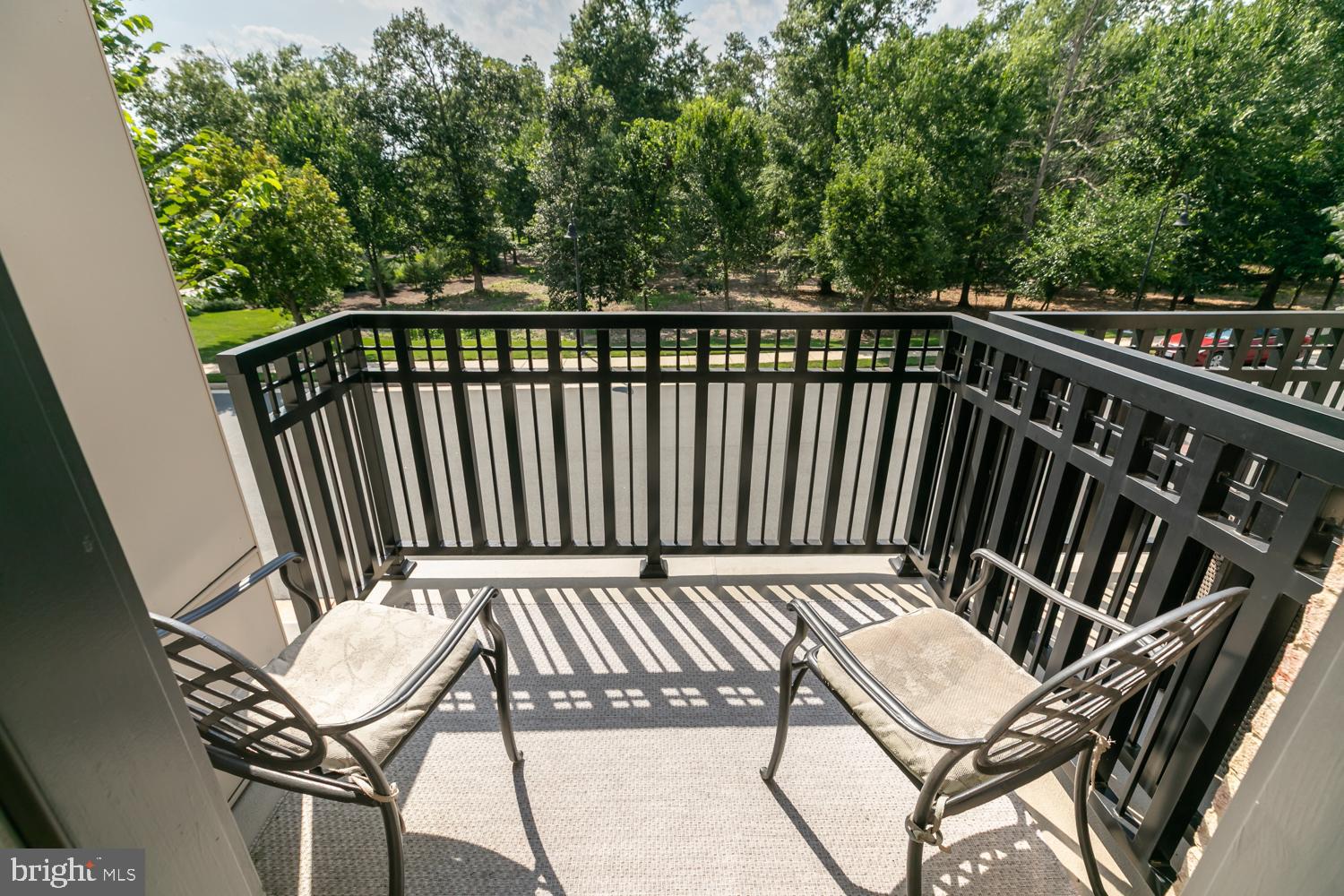 ONE LOUDOUN - Residential