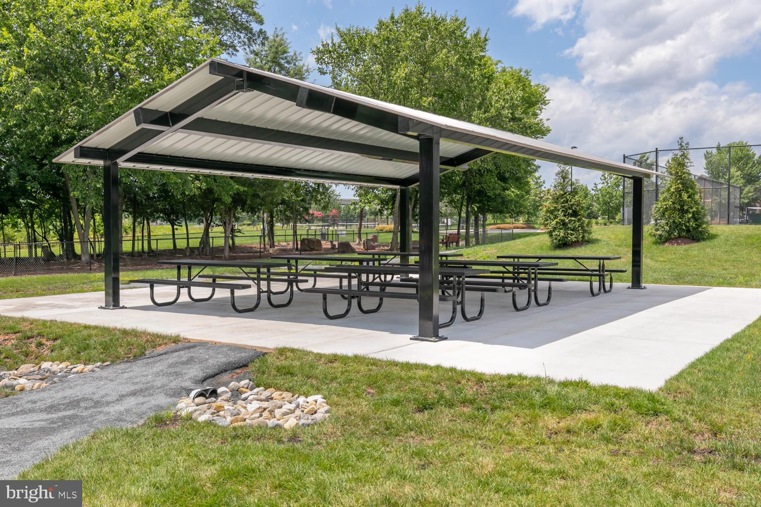 ONE LOUDOUN - Residential