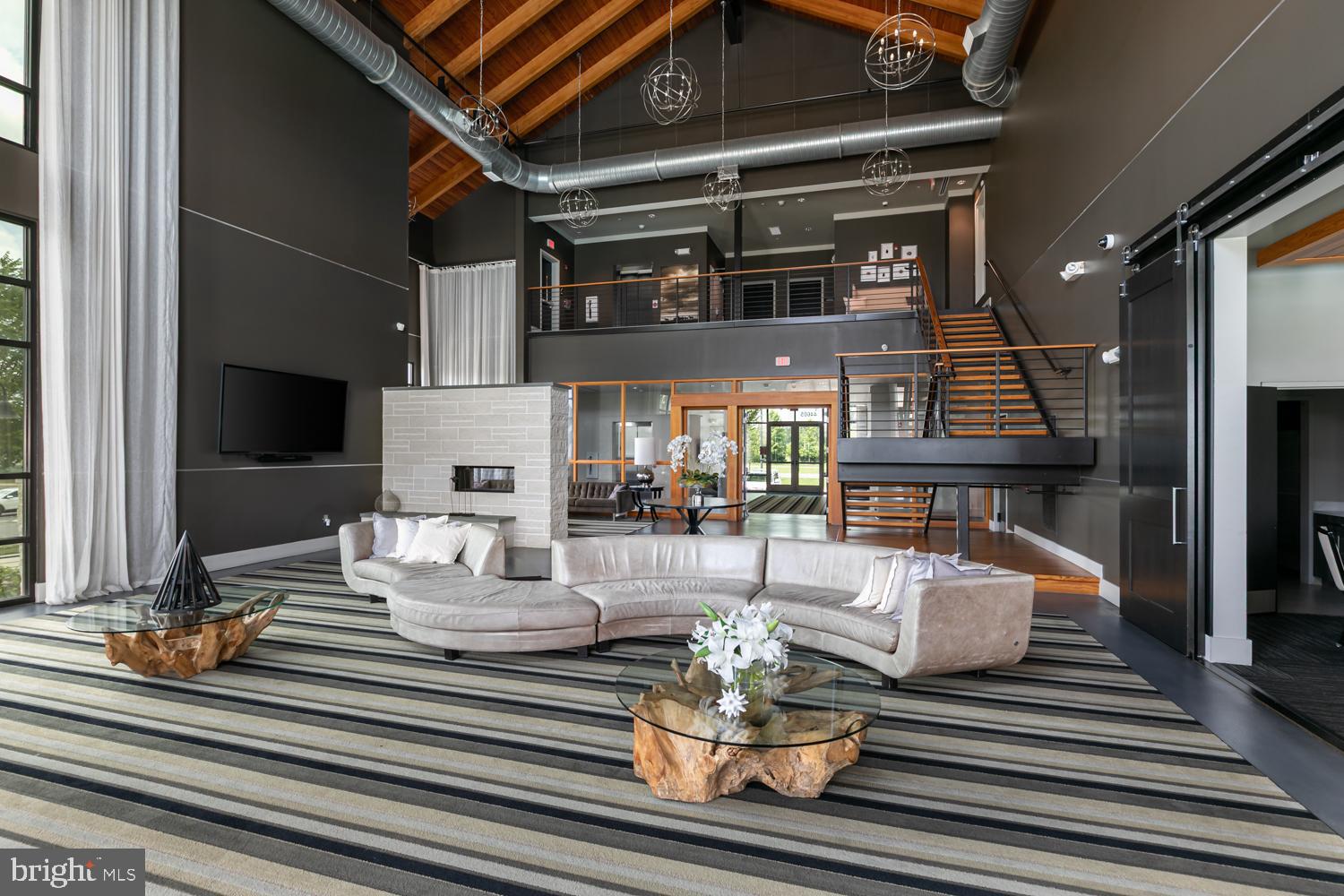 ONE LOUDOUN - Residential