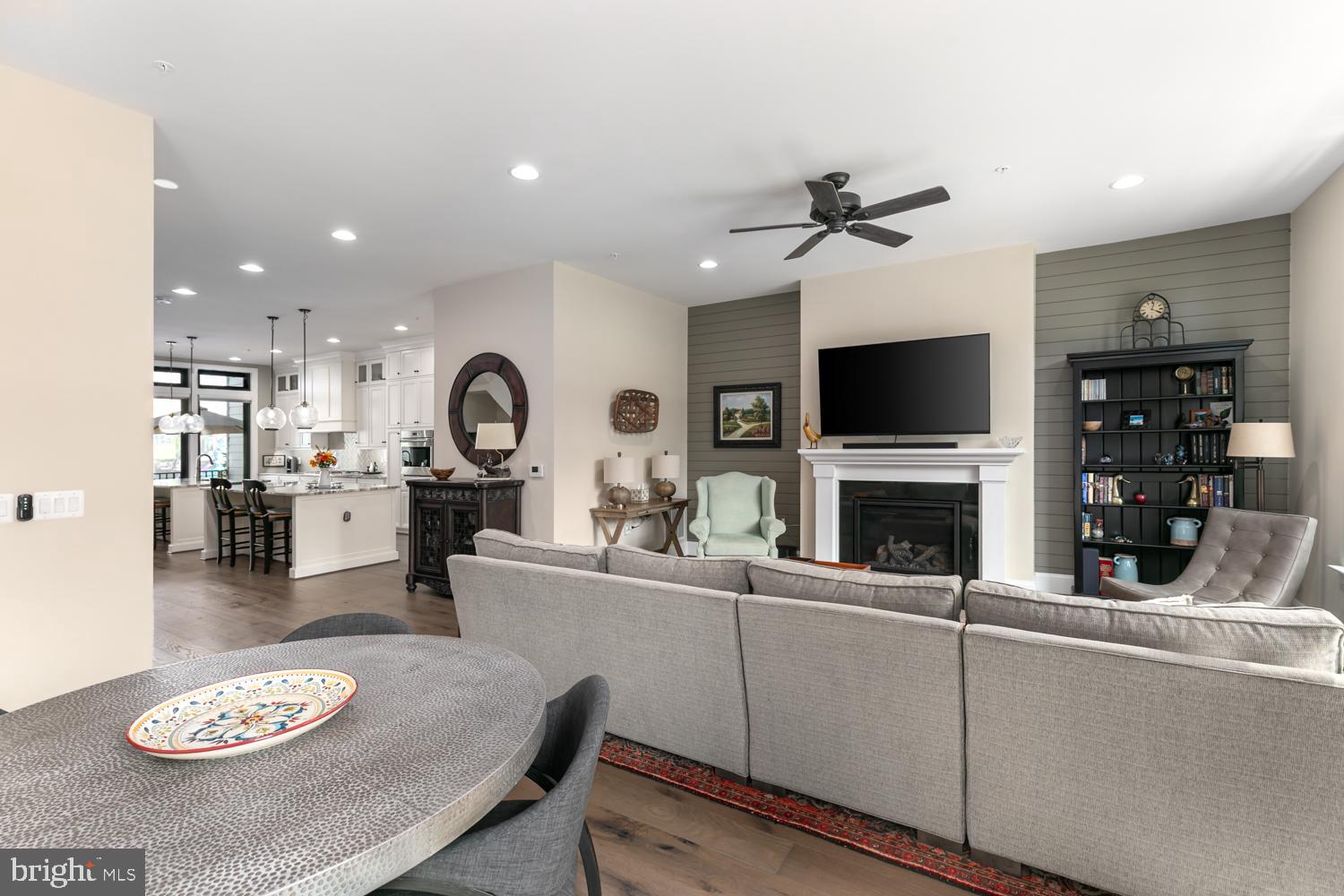 ONE LOUDOUN - Residential