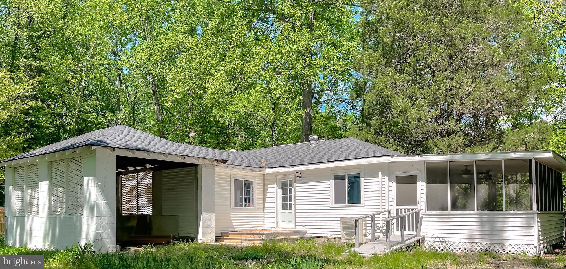 BREEZY POINT - Residential