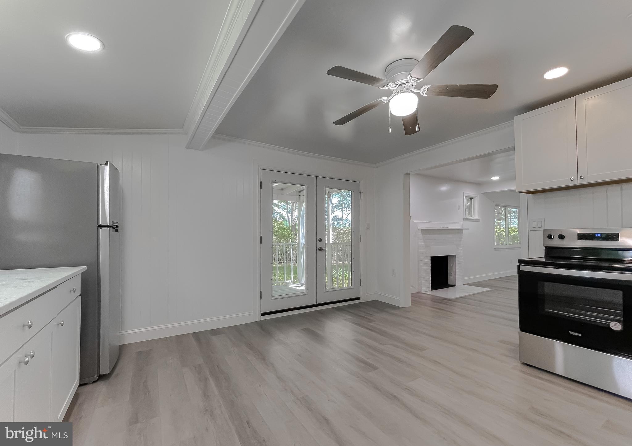 BREEZY POINT - Residential