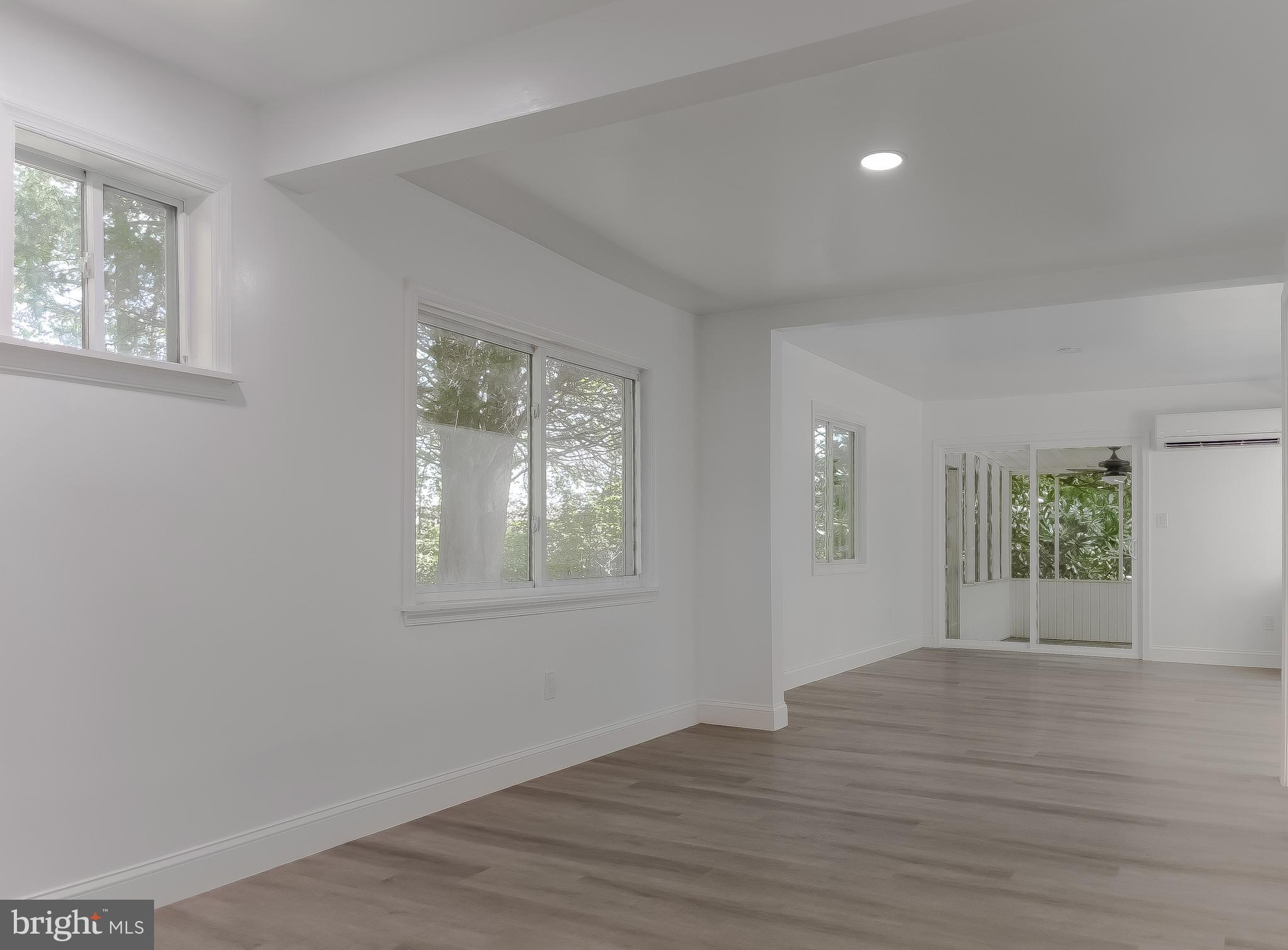 BREEZY POINT - Residential