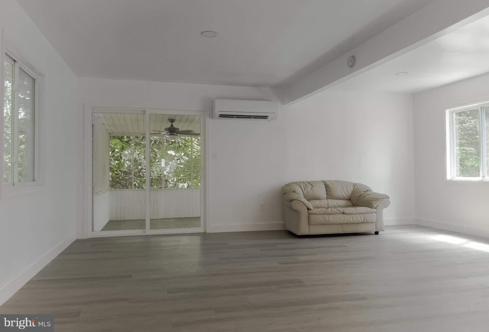 BREEZY POINT - Residential