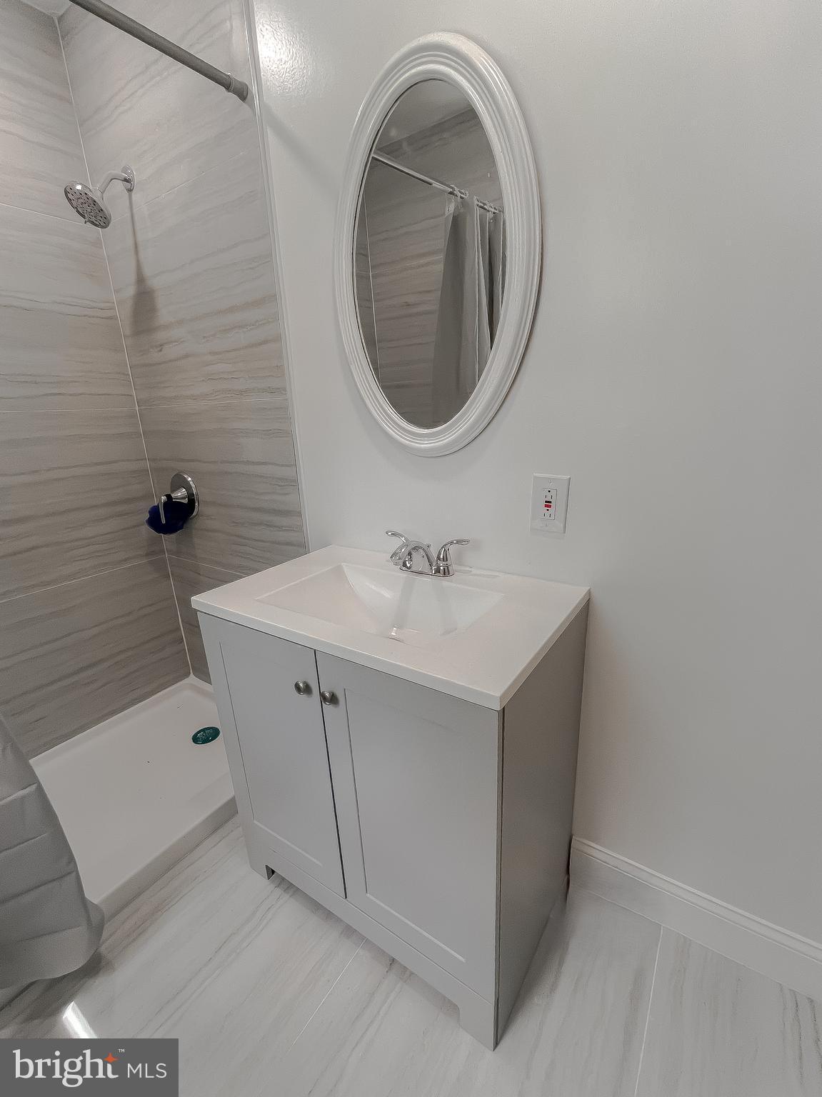 BREEZY POINT - Residential