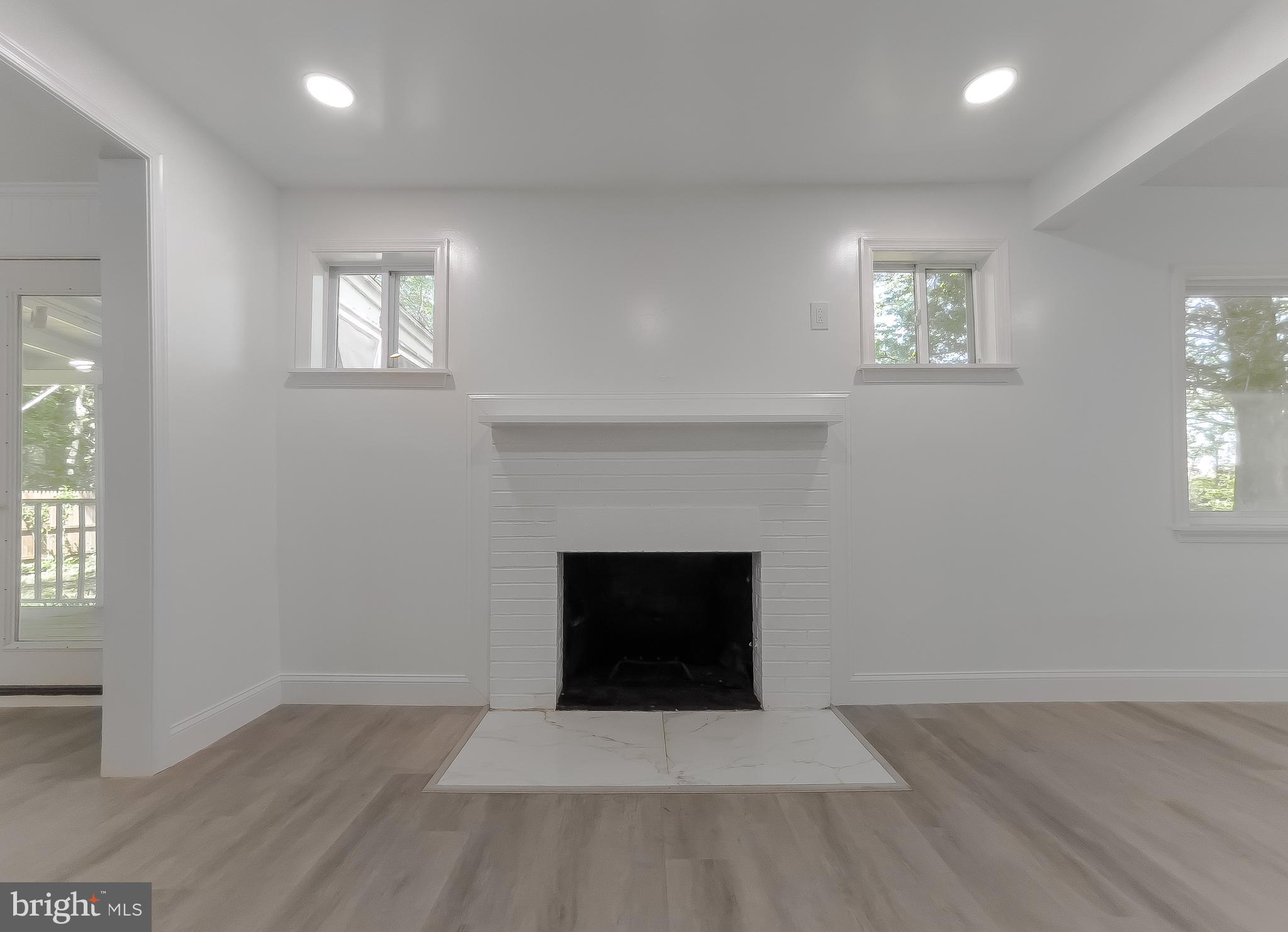 BREEZY POINT - Residential