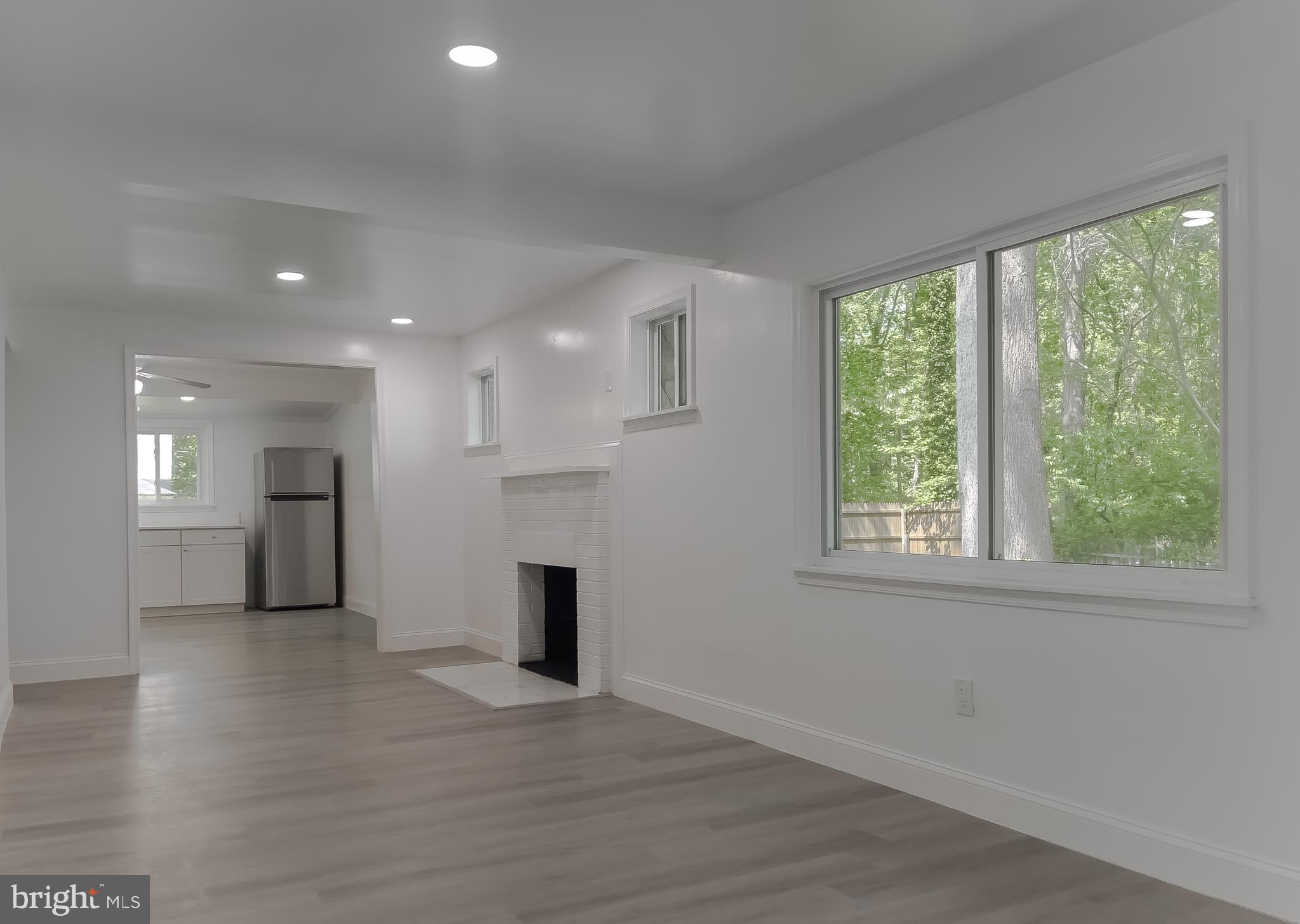 BREEZY POINT - Residential